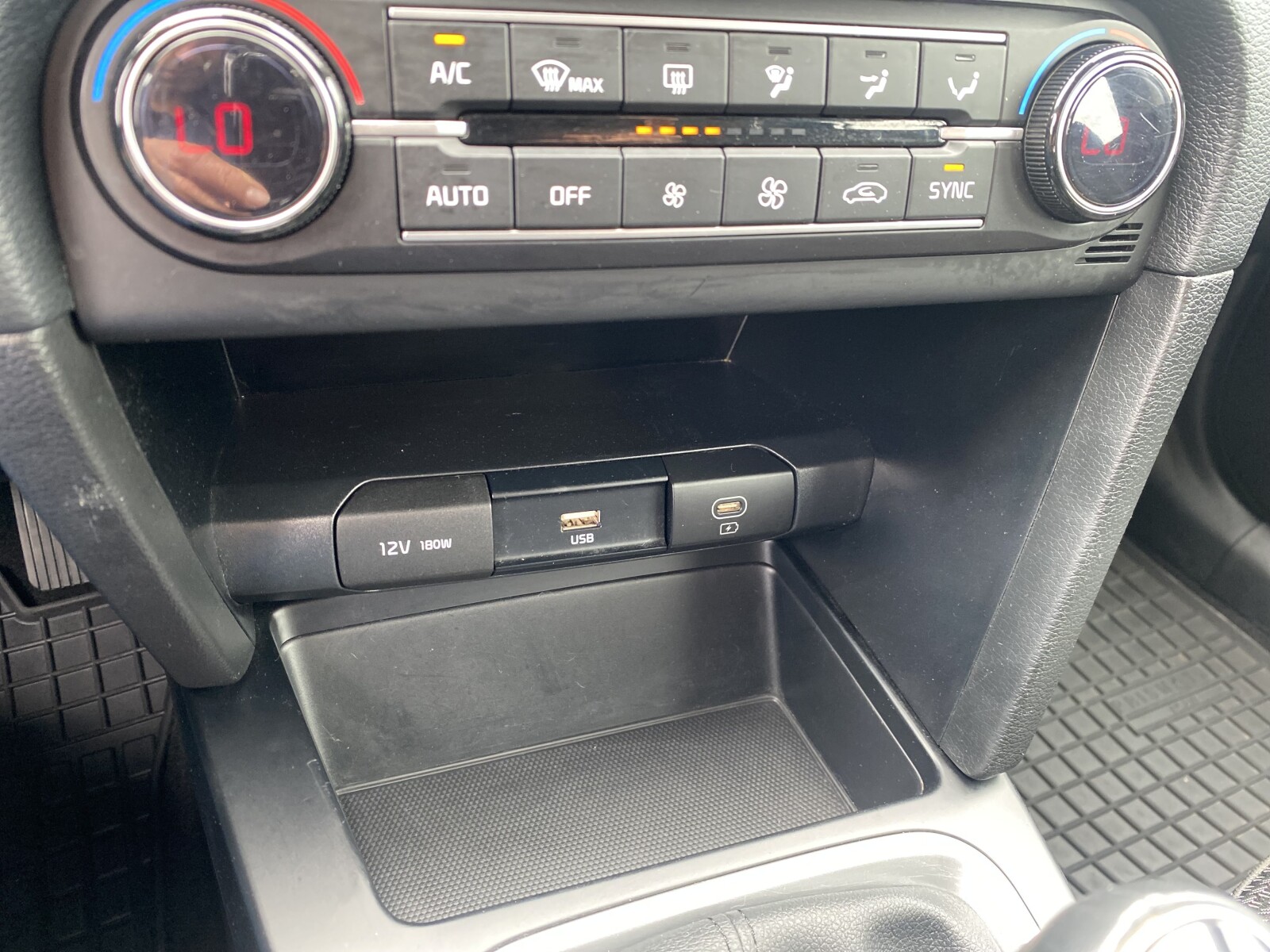 Kia Ceed - zdjęcie 23