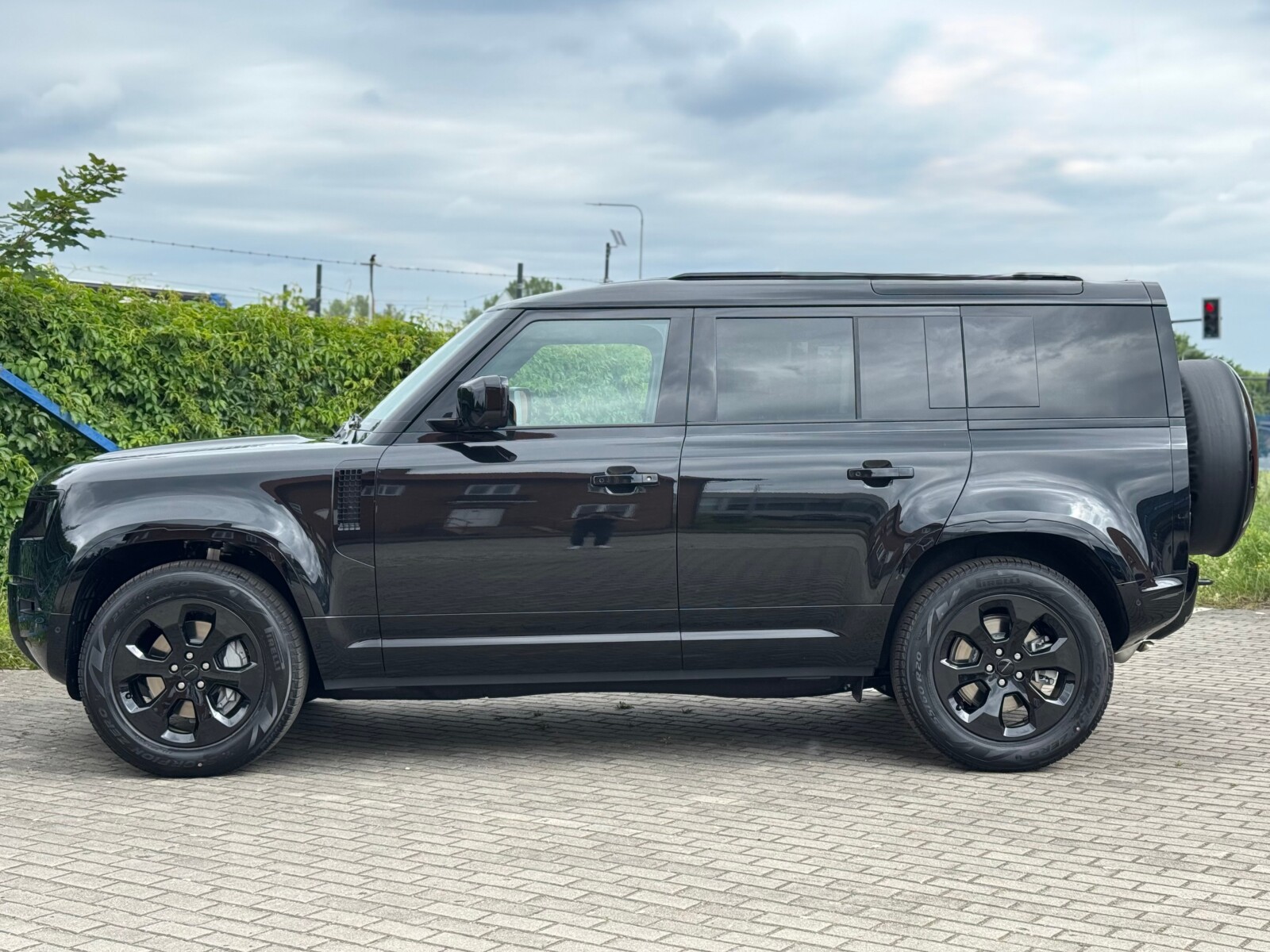 Land Rover Defender 110 - zdjęcie 3