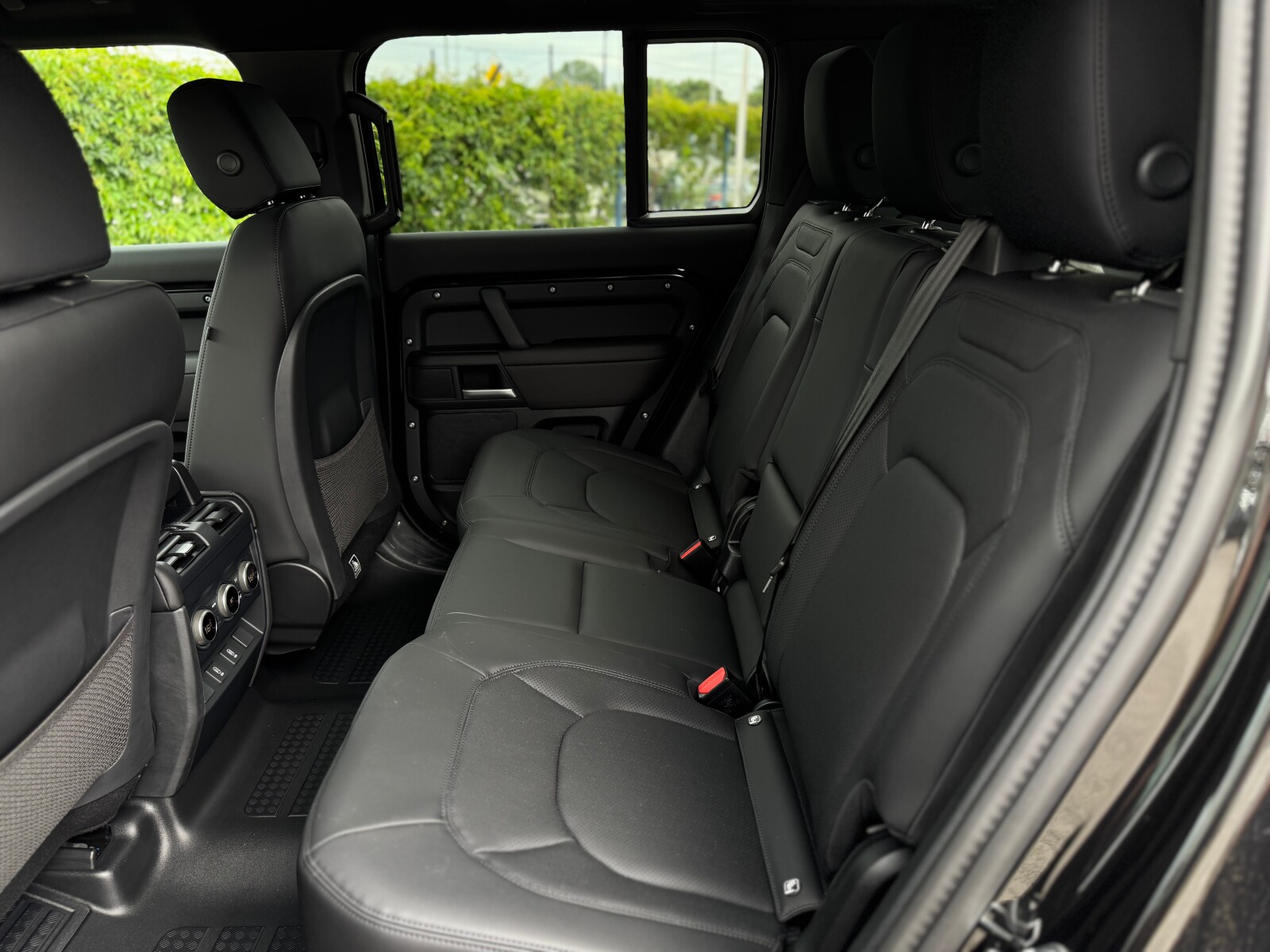 Land Rover Defender 110 - zdjęcie 8