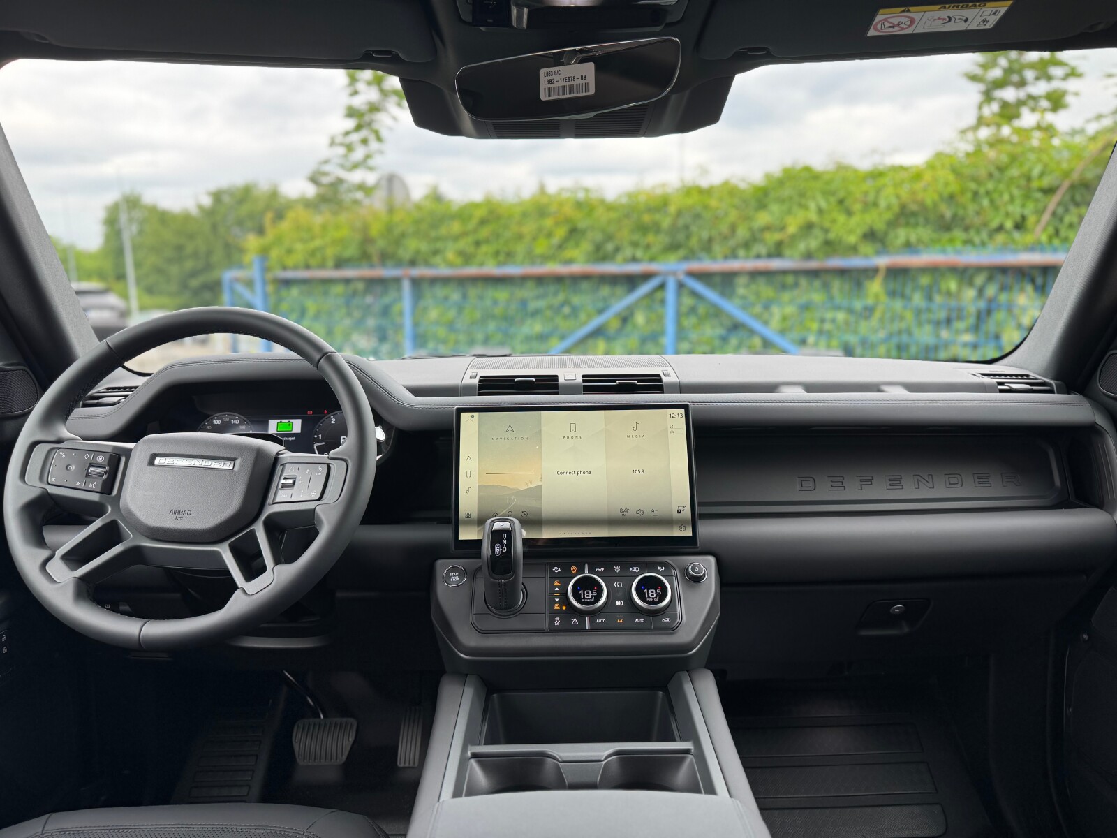 Land Rover Defender 110 - zdjęcie 22