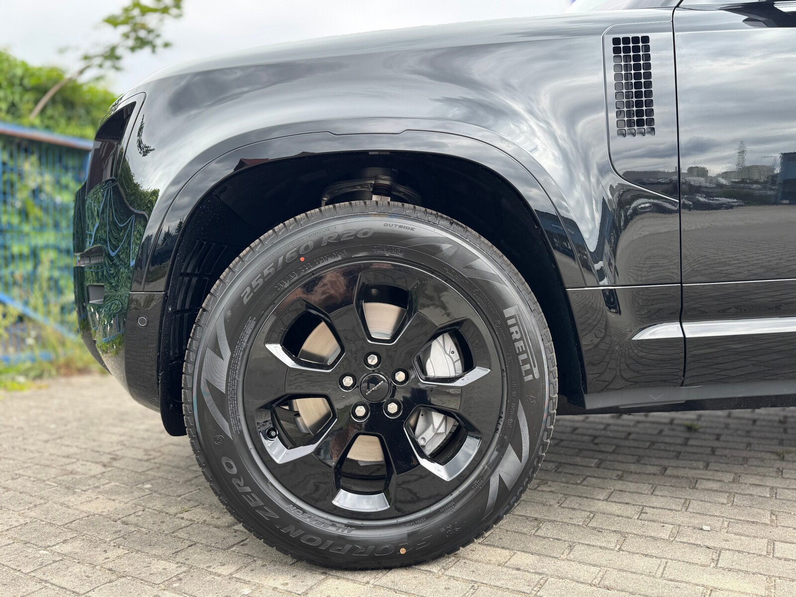 Land Rover Defender 110 - zdjęcie 4
