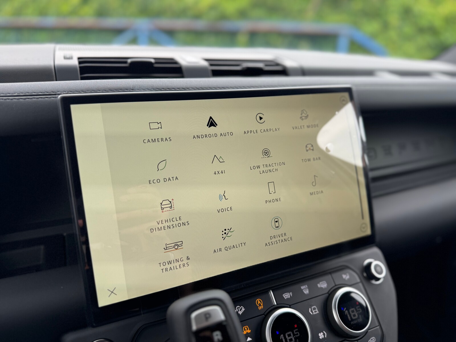 Land Rover Defender 110 - zdjęcie 19