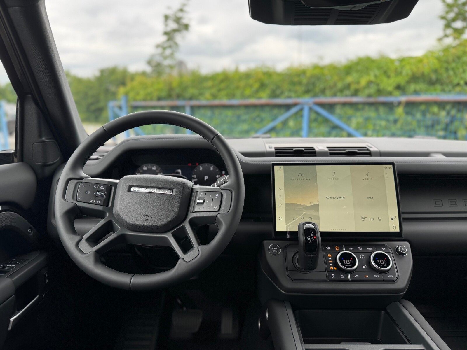 Land Rover Defender 110 - zdjęcie 21