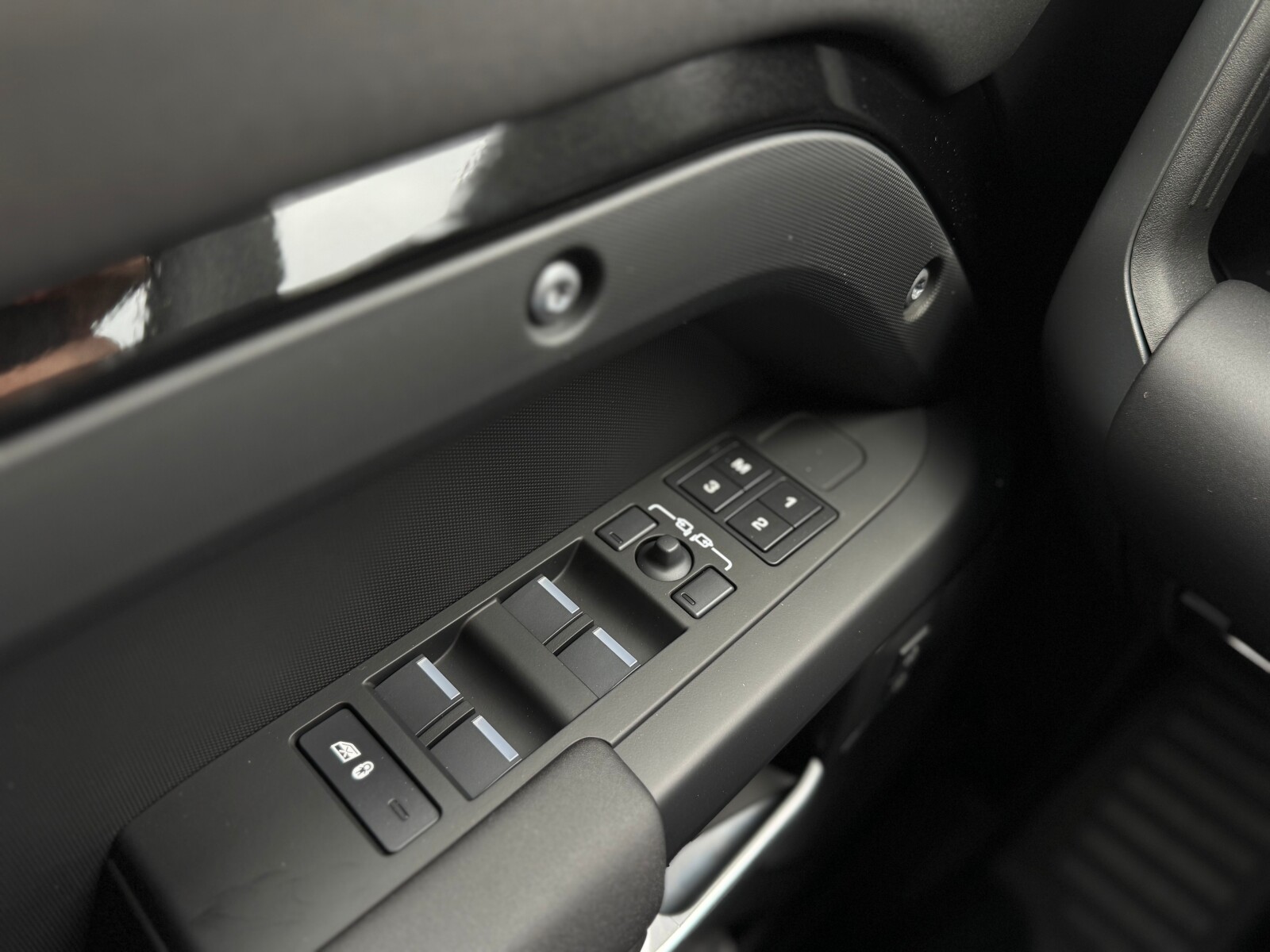 Land Rover Defender 110 - zdjęcie 7