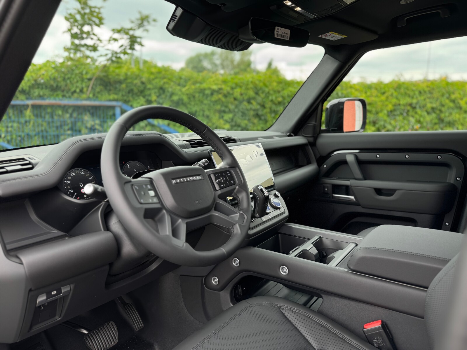 Land Rover Defender 110 - zdjęcie 5