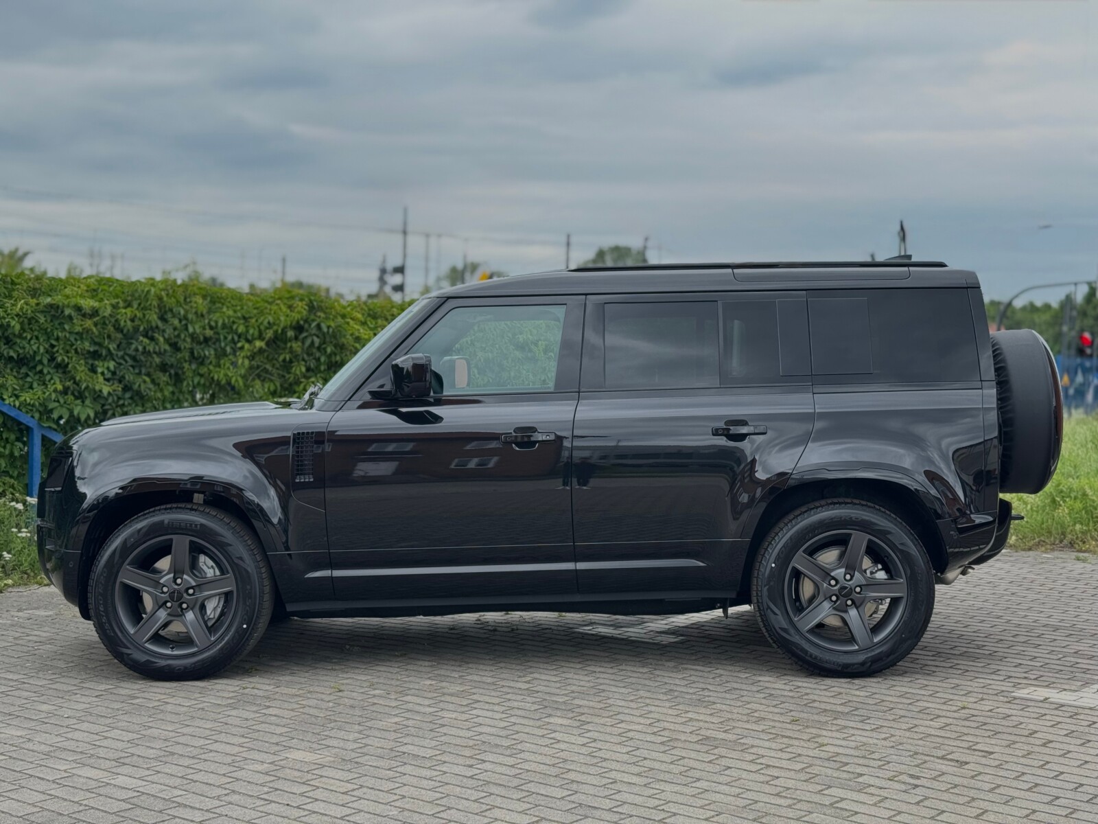 Land Rover Defender 110 - zdjęcie 3