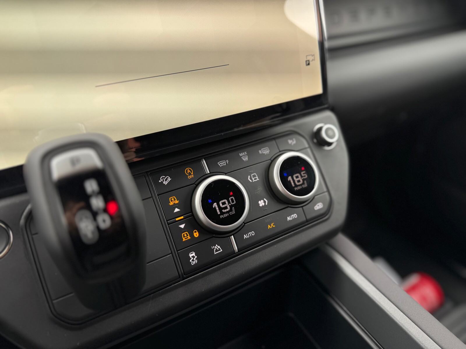 Land Rover Defender 110 - zdjęcie 13
