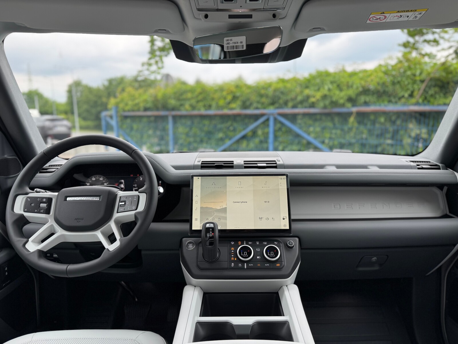Land Rover Defender 110 - zdjęcie 21