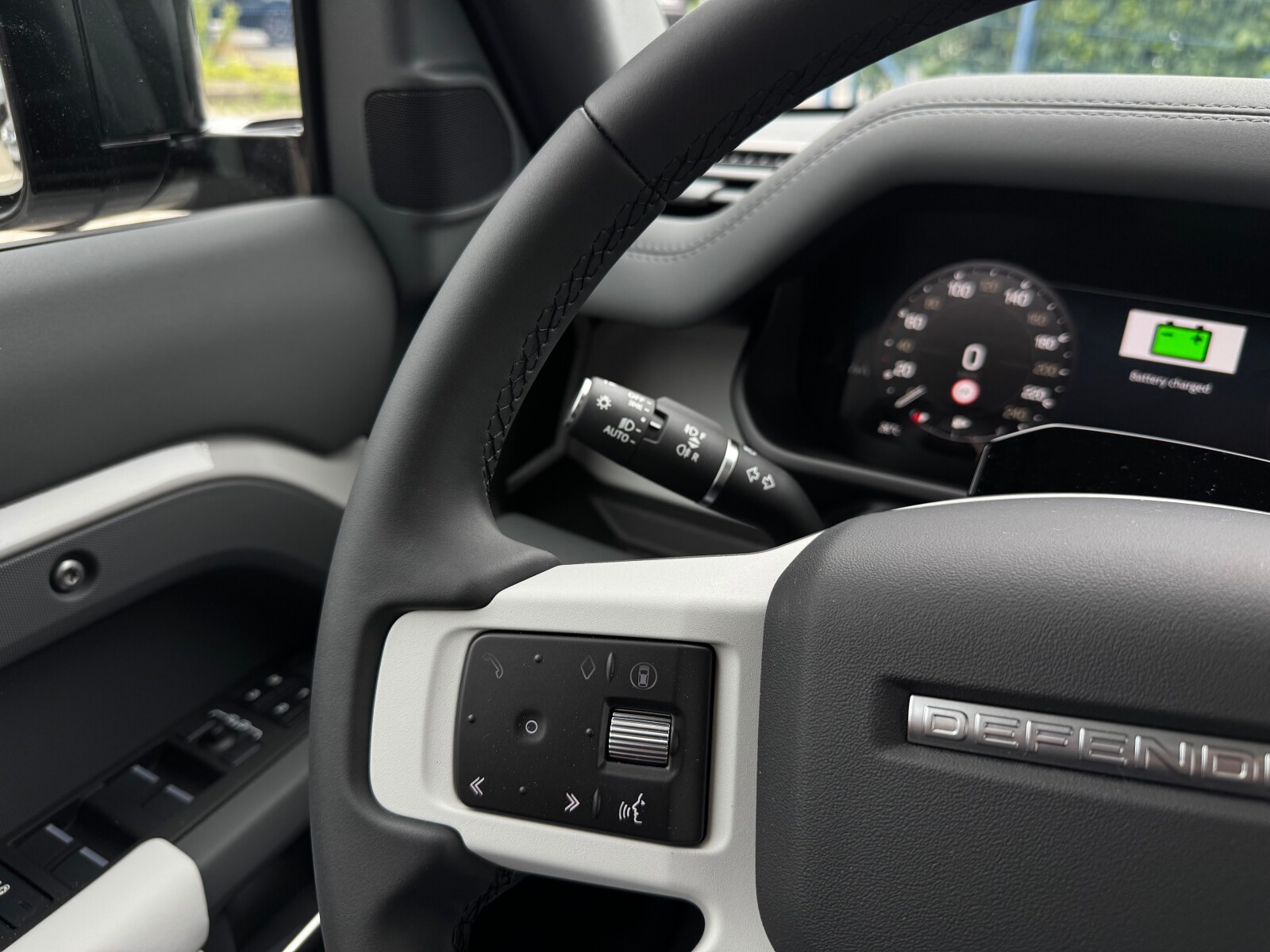 Land Rover Defender 110 - zdjęcie 9