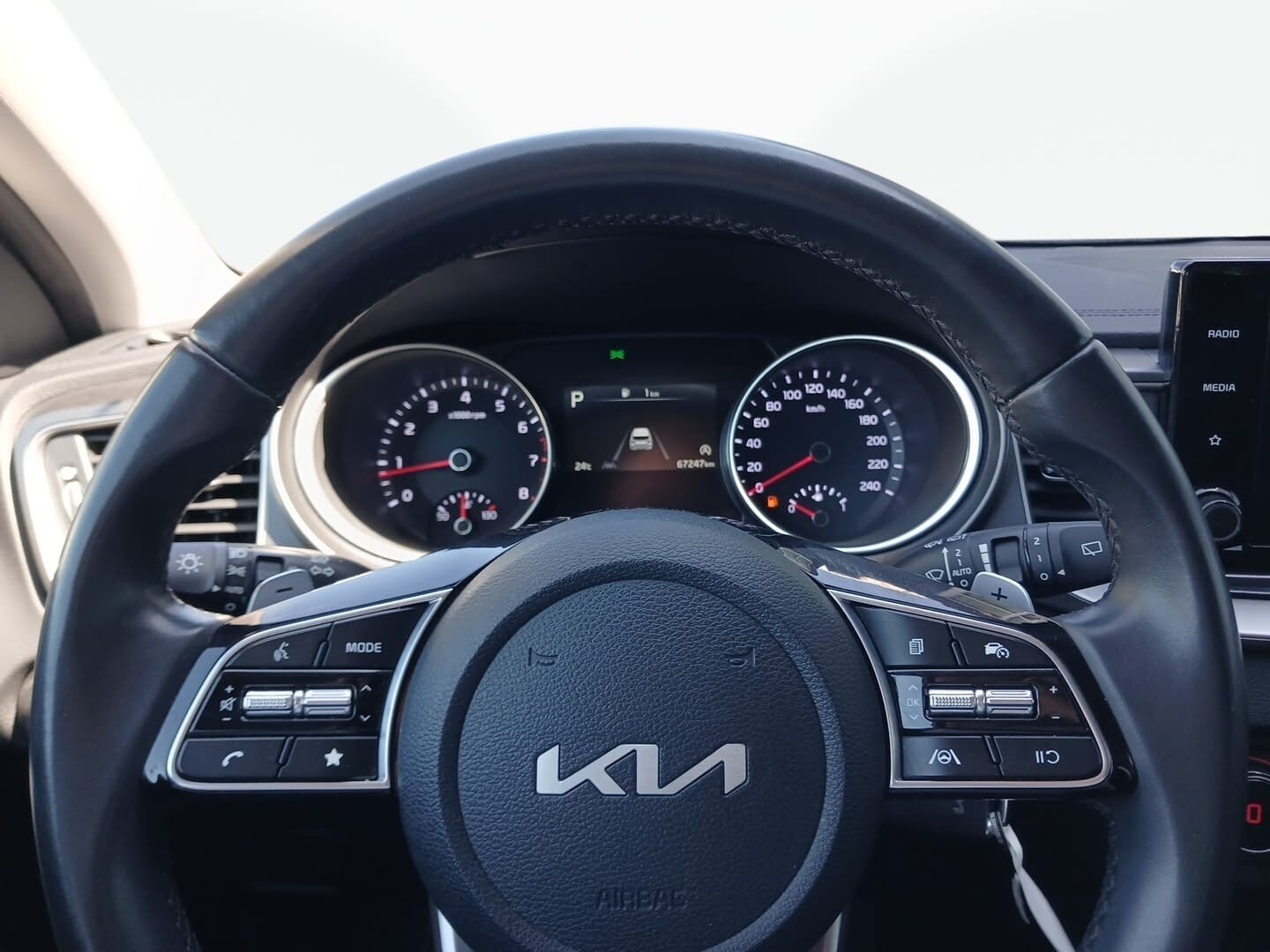 Kia Ceed - zdjęcie 22