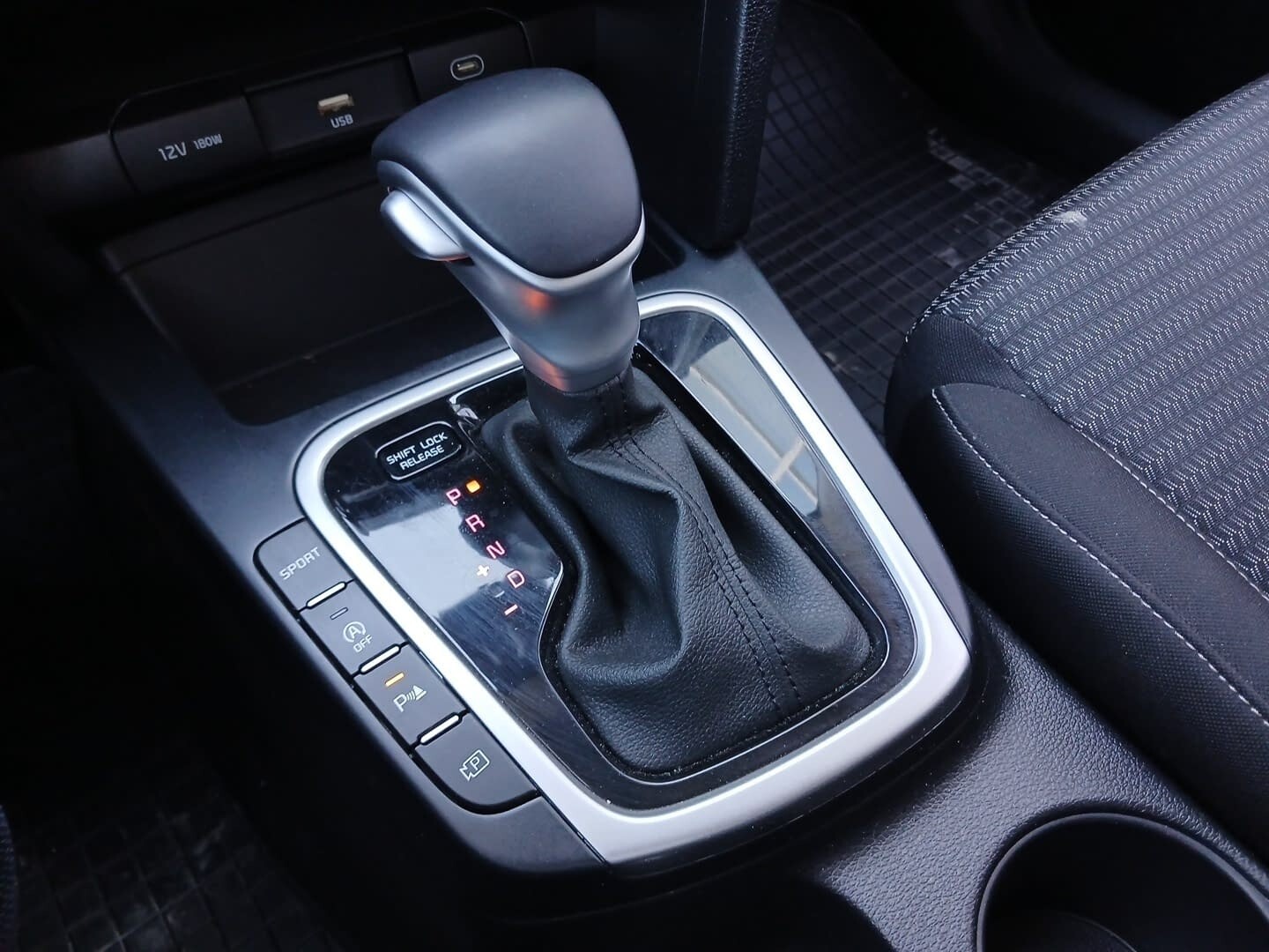 Kia Ceed - zdjęcie 16