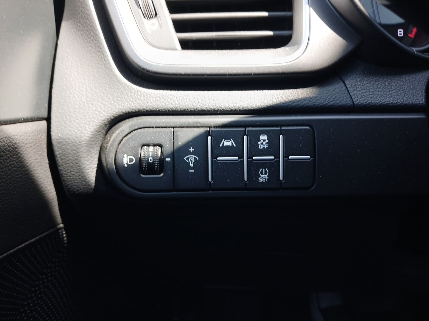 Kia Ceed - zdjęcie 14