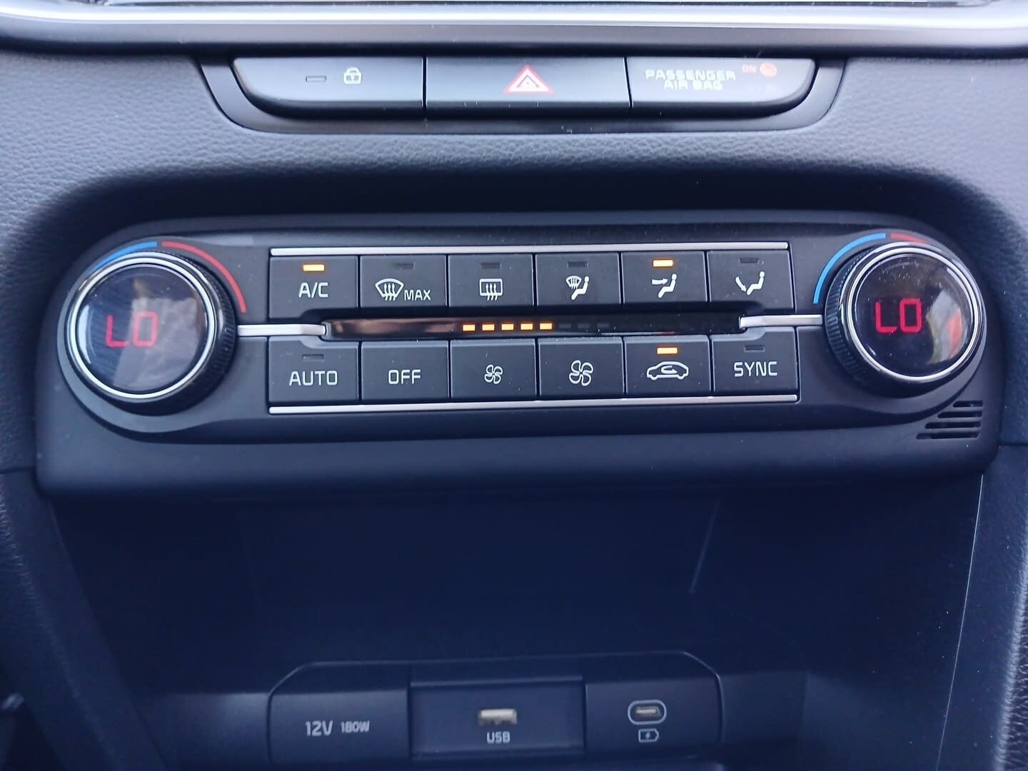 Kia Ceed - zdjęcie 17