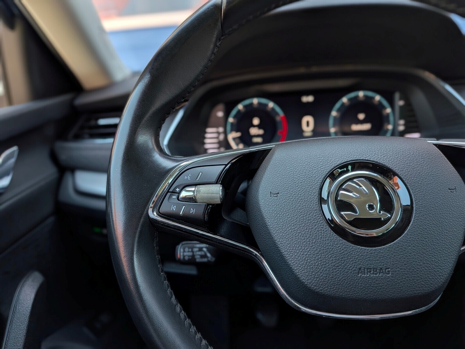 Škoda Octavia Combi - zdjęcie 17