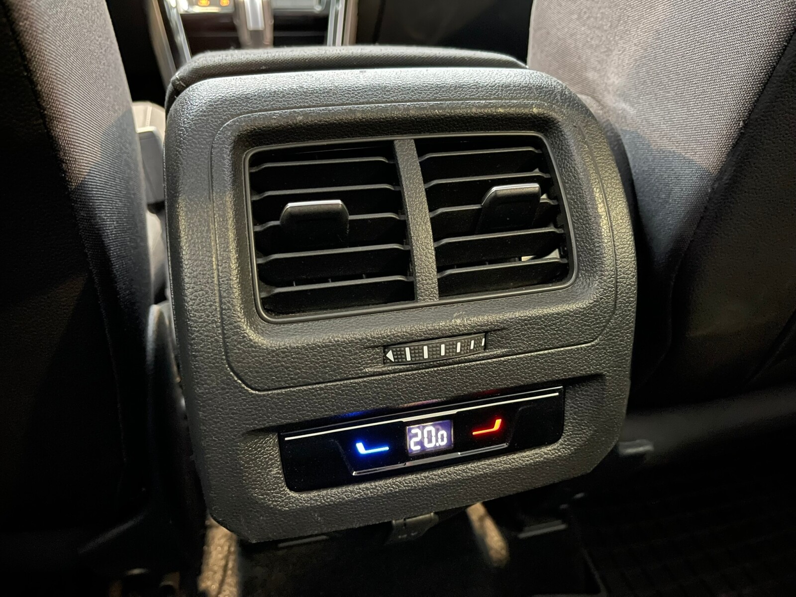 Volkswagen Touran - zdjęcie 29