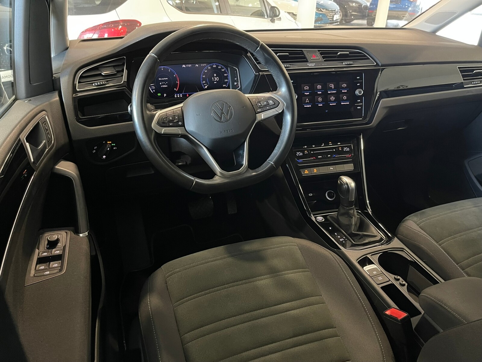 Volkswagen Touran - zdjęcie 11