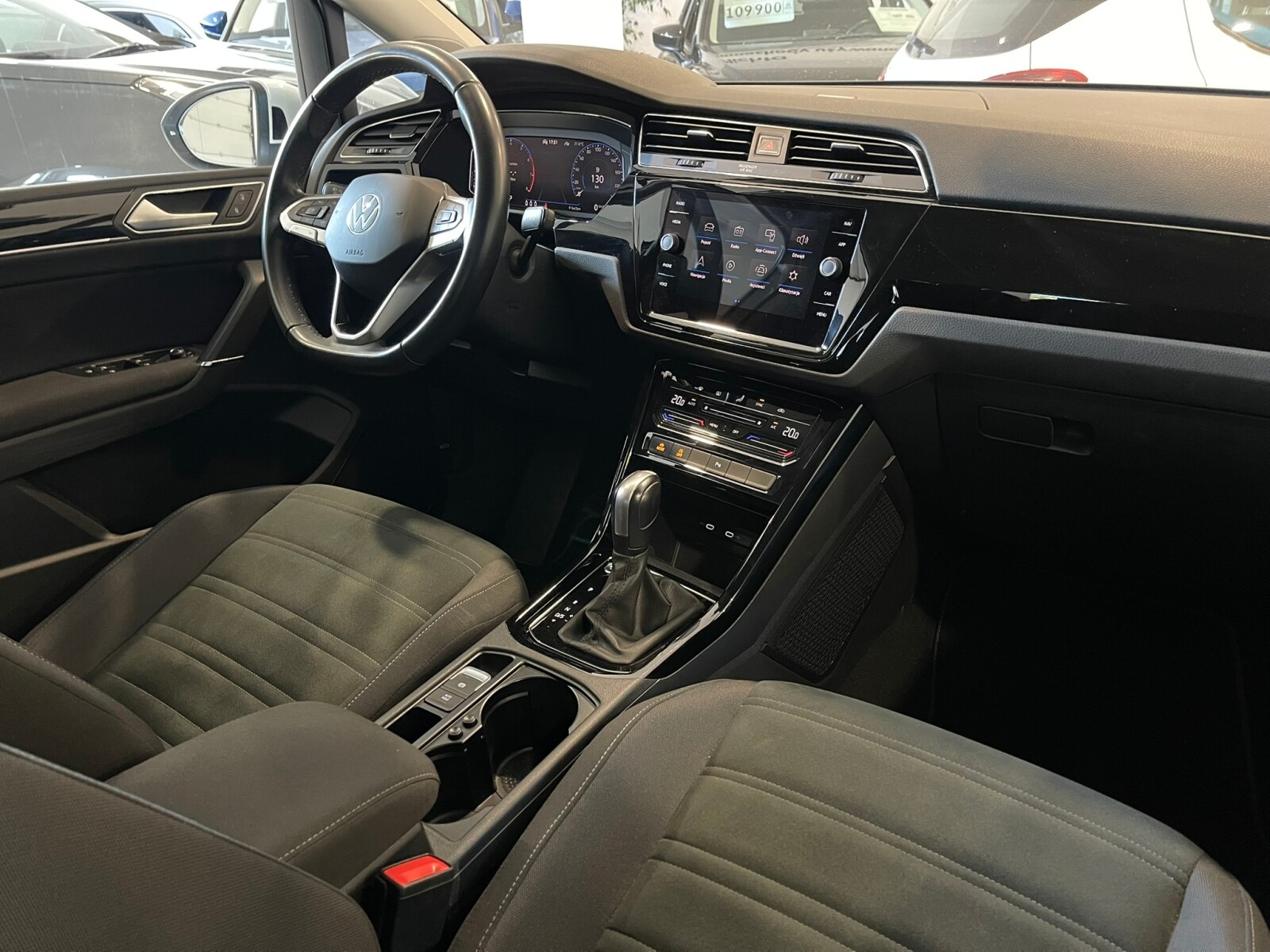 Volkswagen Touran - zdjęcie 14