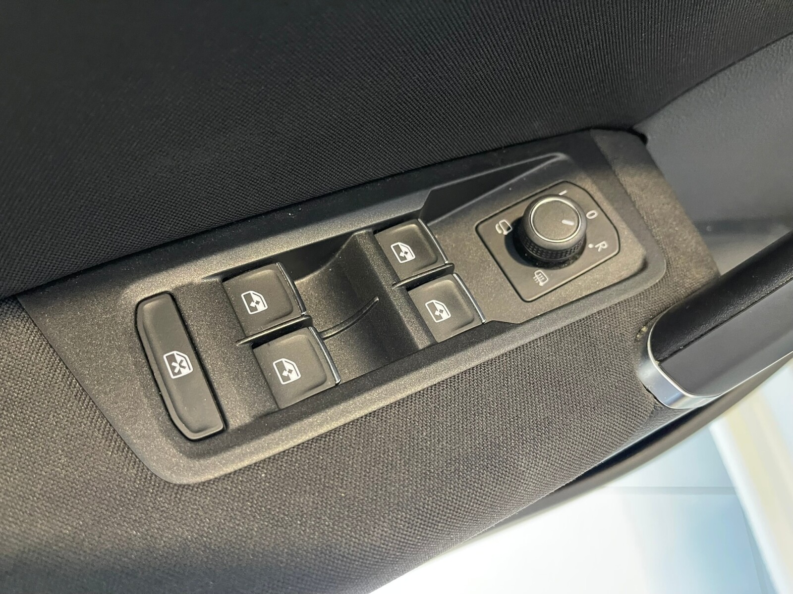 Volkswagen Touran - zdjęcie 28