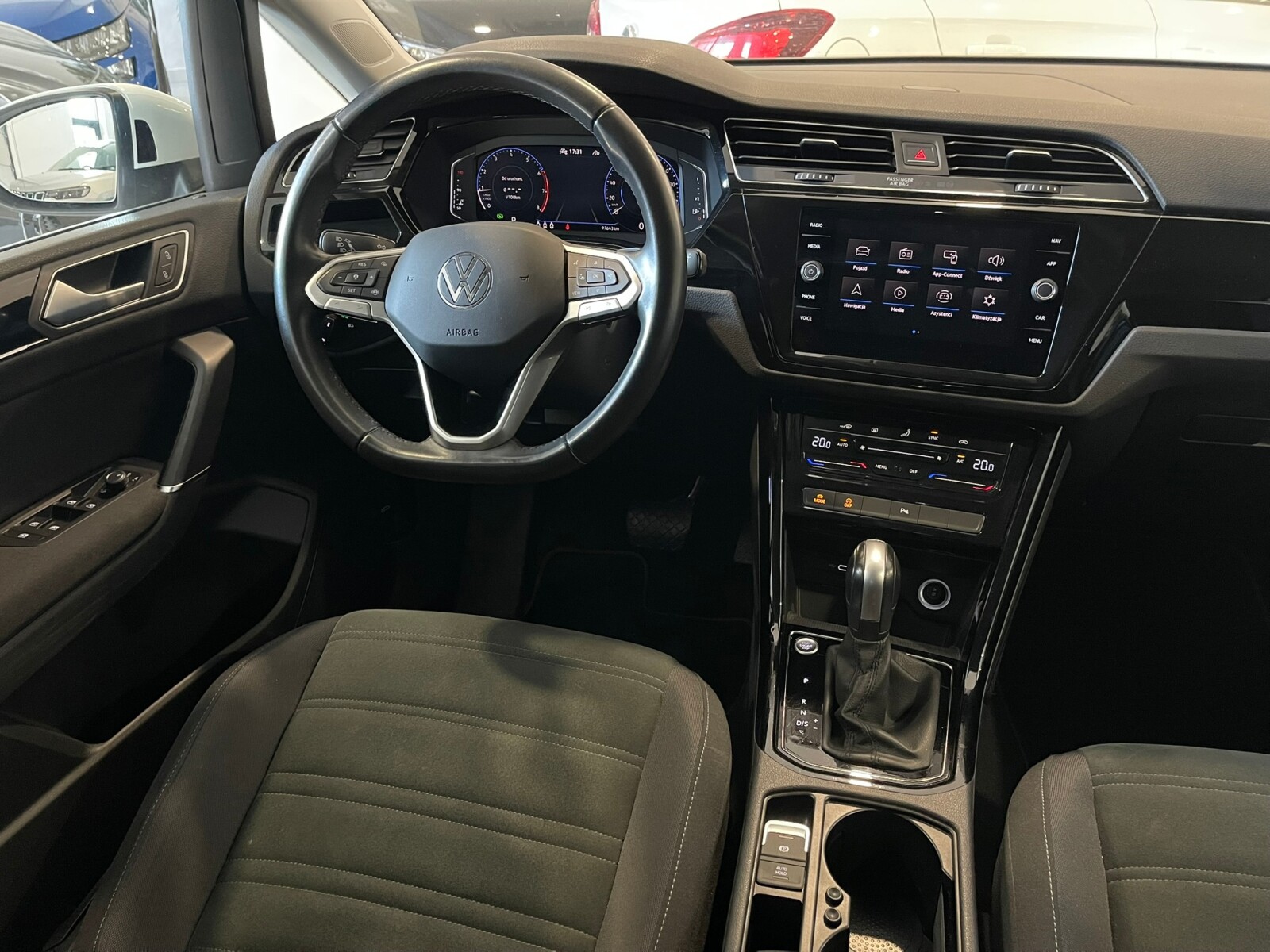 Volkswagen Touran - zdjęcie 13