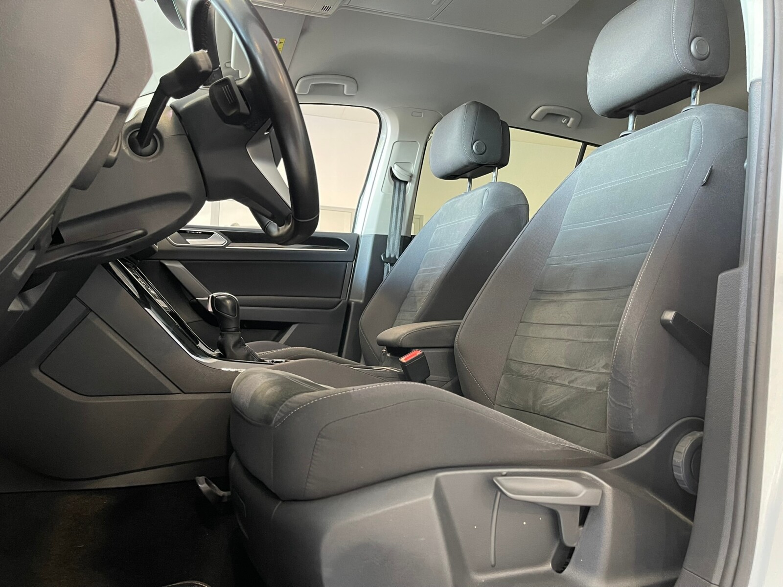 Volkswagen Touran - zdjęcie 9