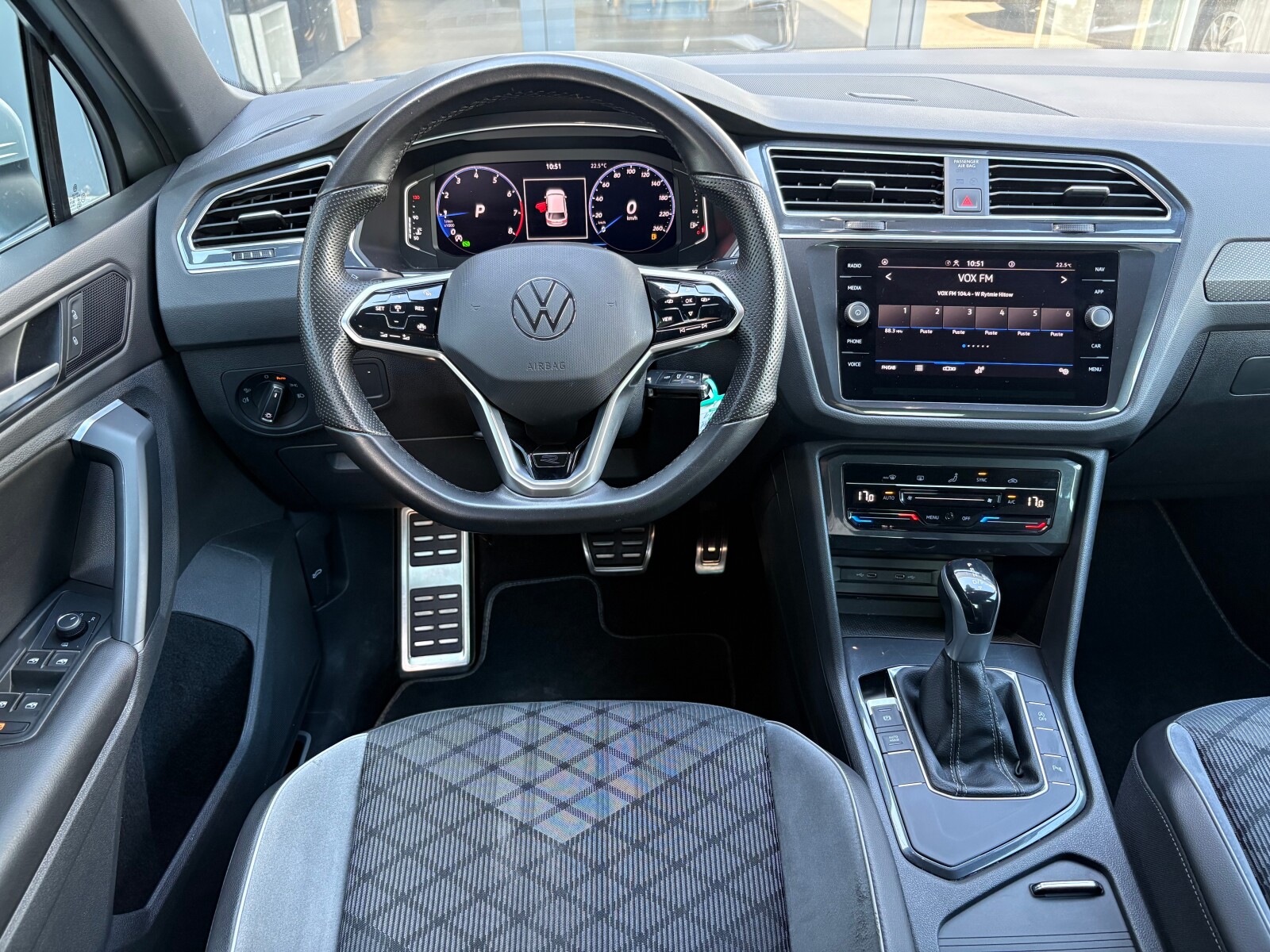 Volkswagen Tiguan - zdjęcie 10