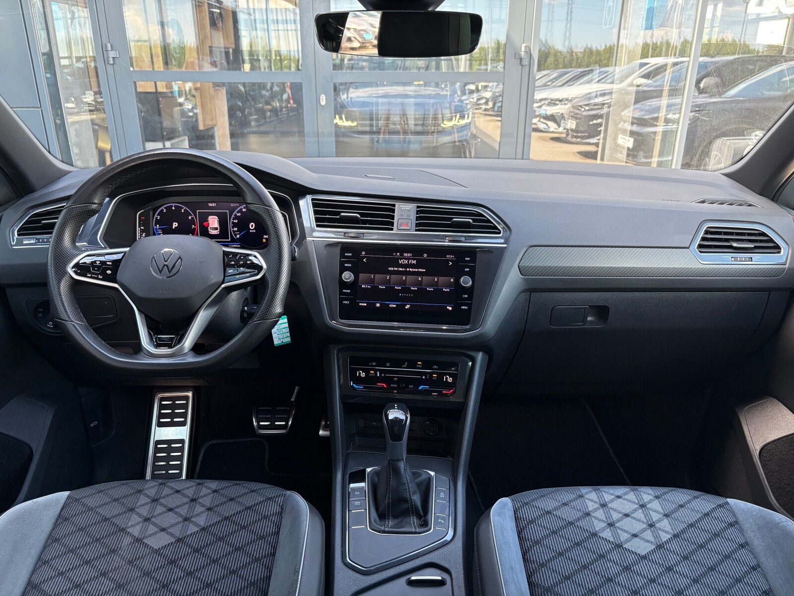 Volkswagen Tiguan - zdjęcie 9