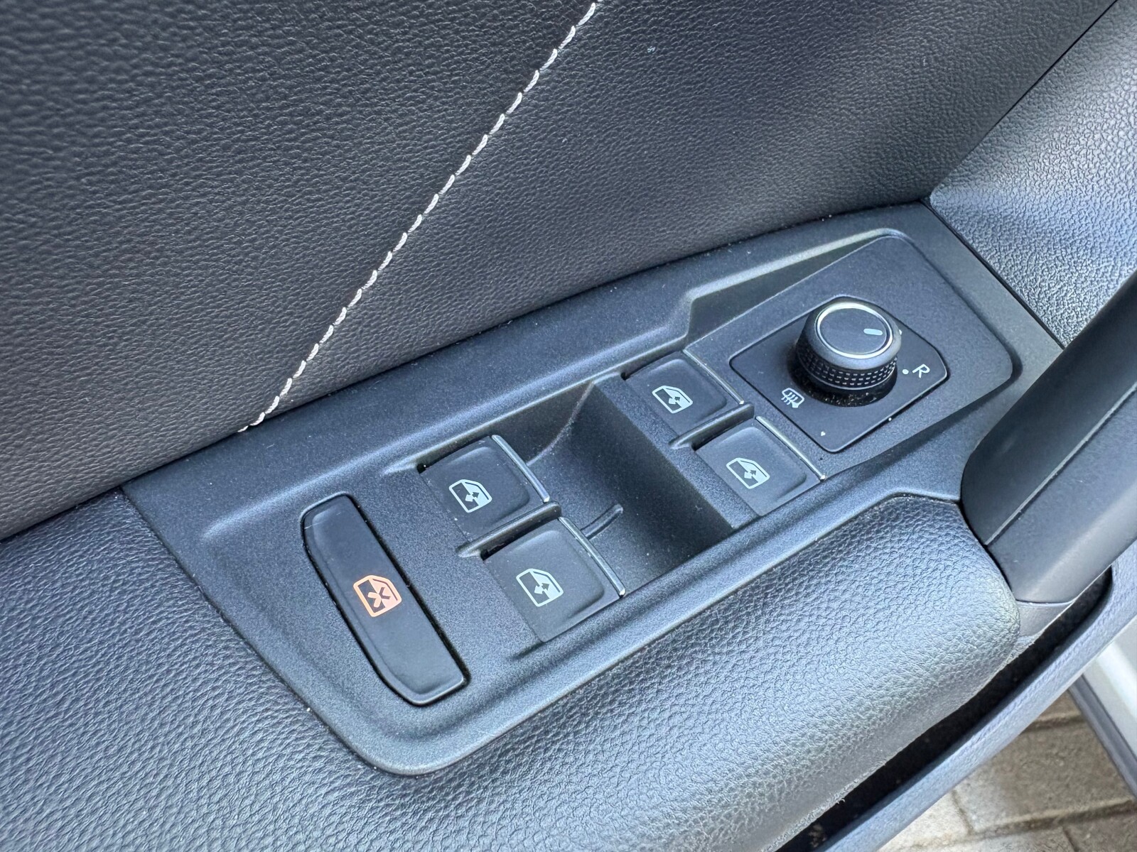 Volkswagen Tiguan - zdjęcie 19