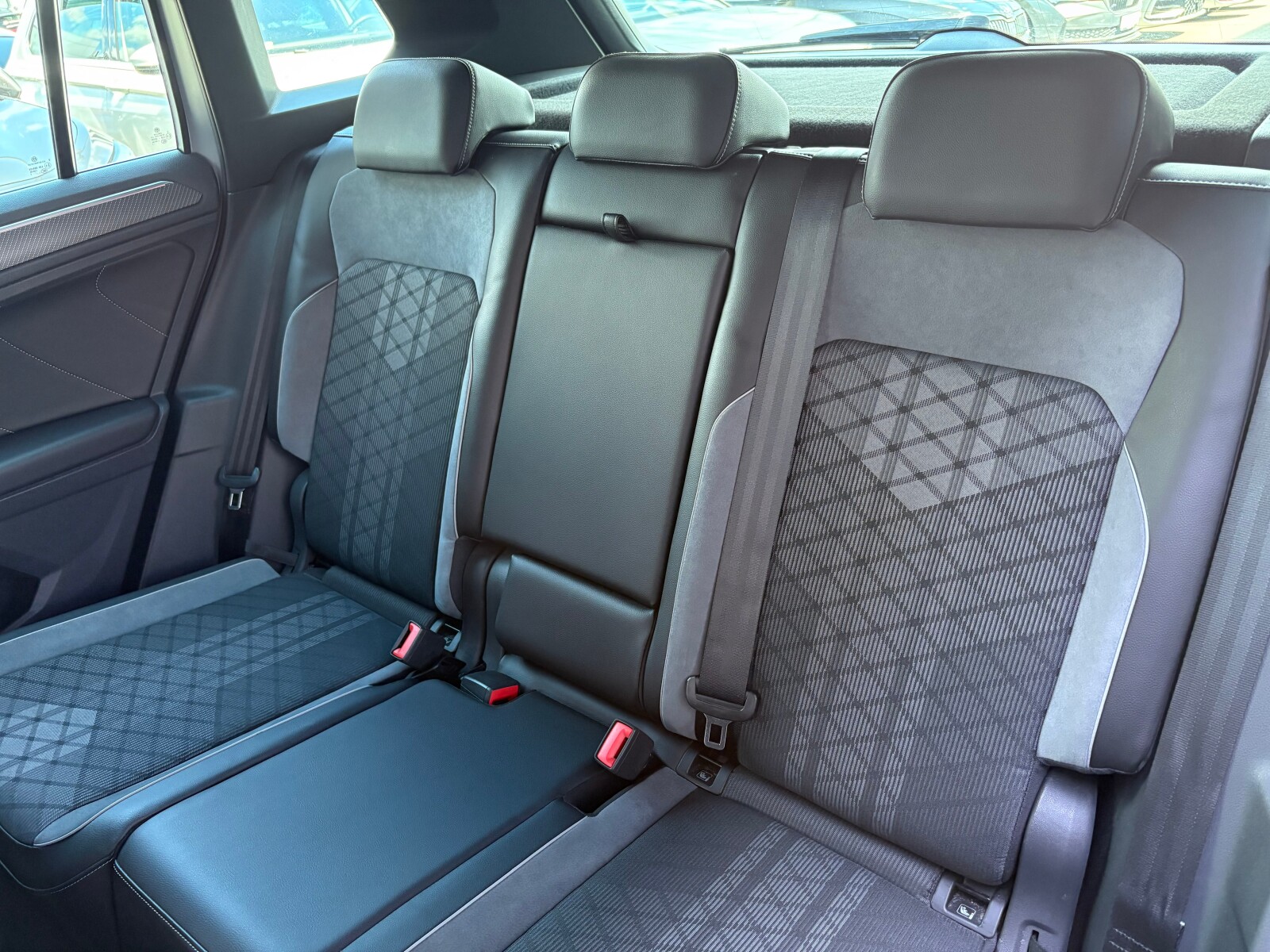 Volkswagen Tiguan - zdjęcie 13