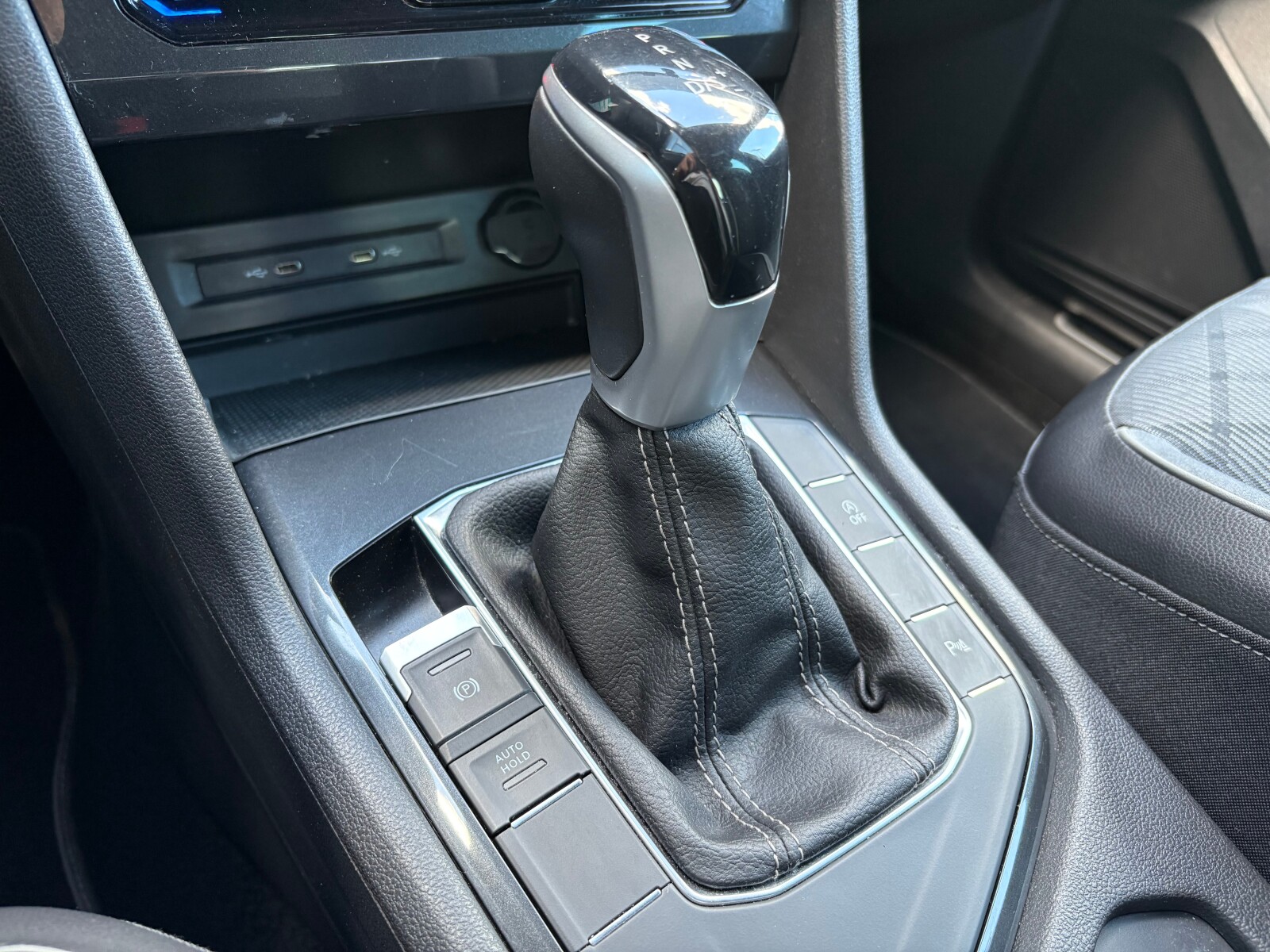 Volkswagen Tiguan - zdjęcie 26