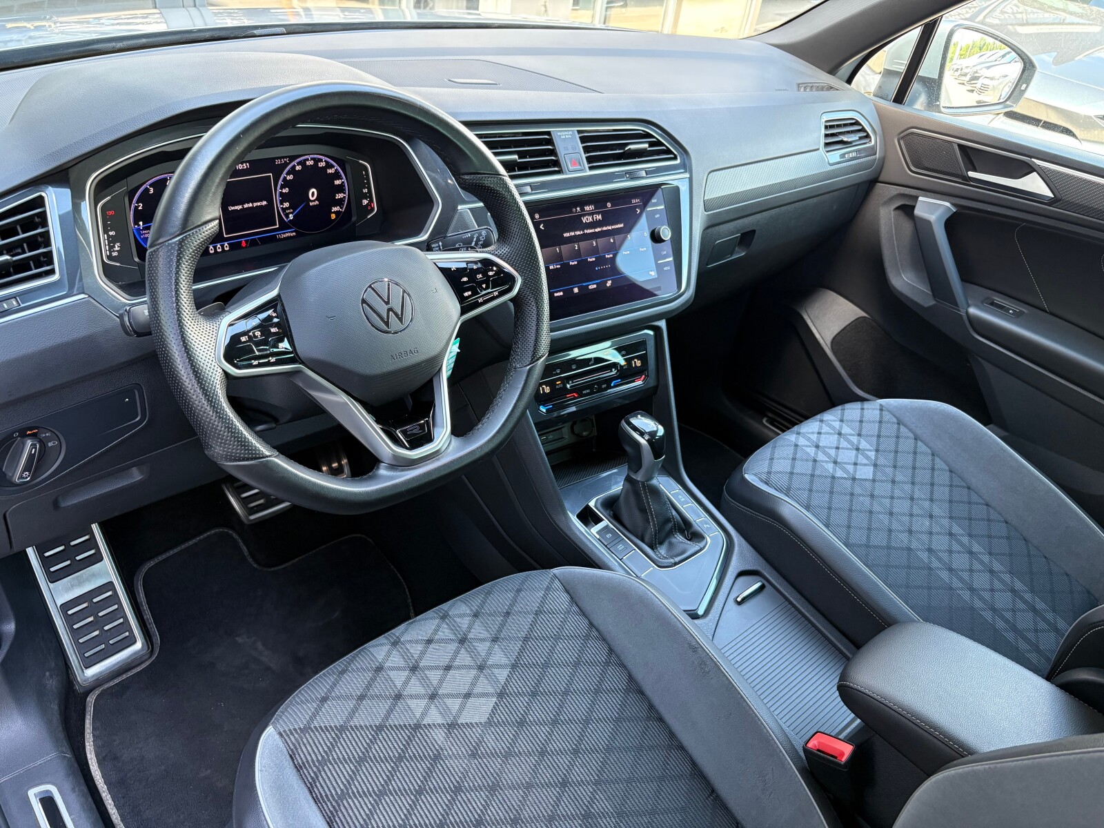 Volkswagen Tiguan - zdjęcie 11