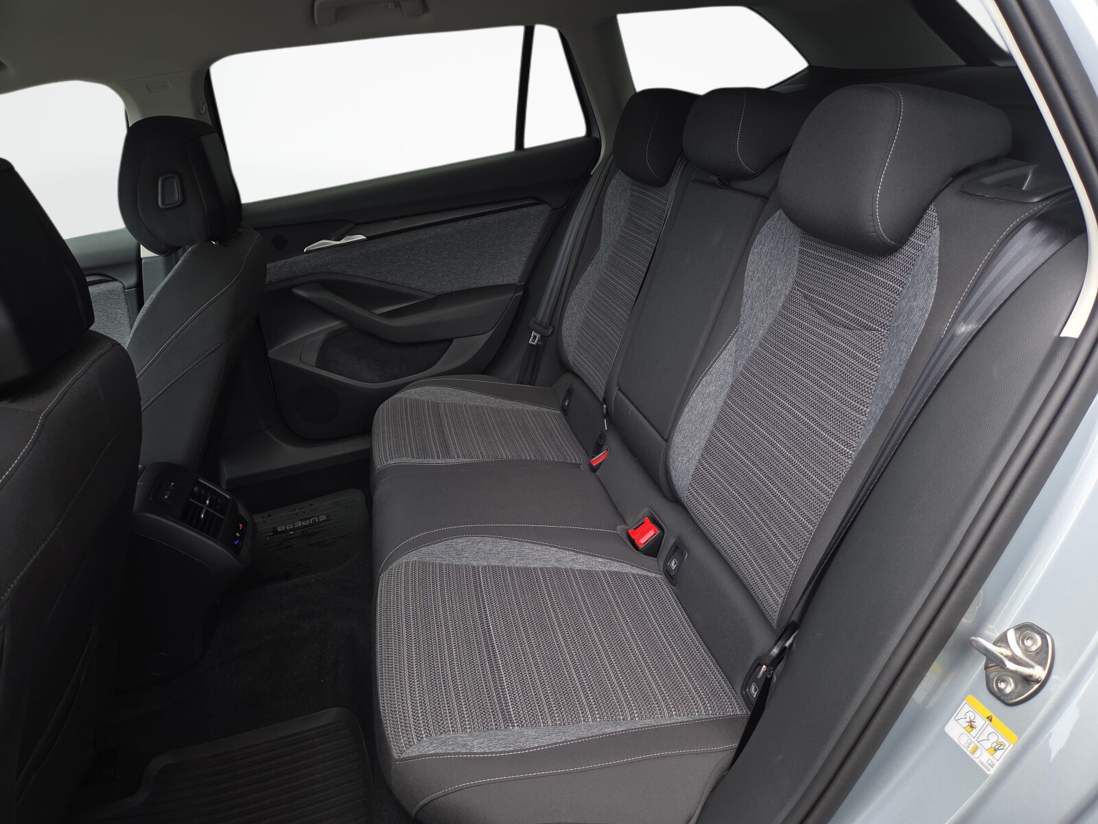 Škoda Superb Combi - zdjęcie 12