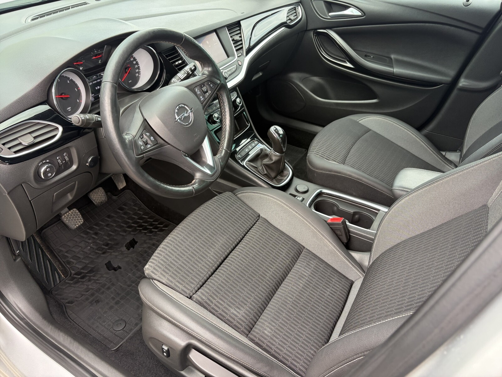 Opel Astra - zdjęcie 9