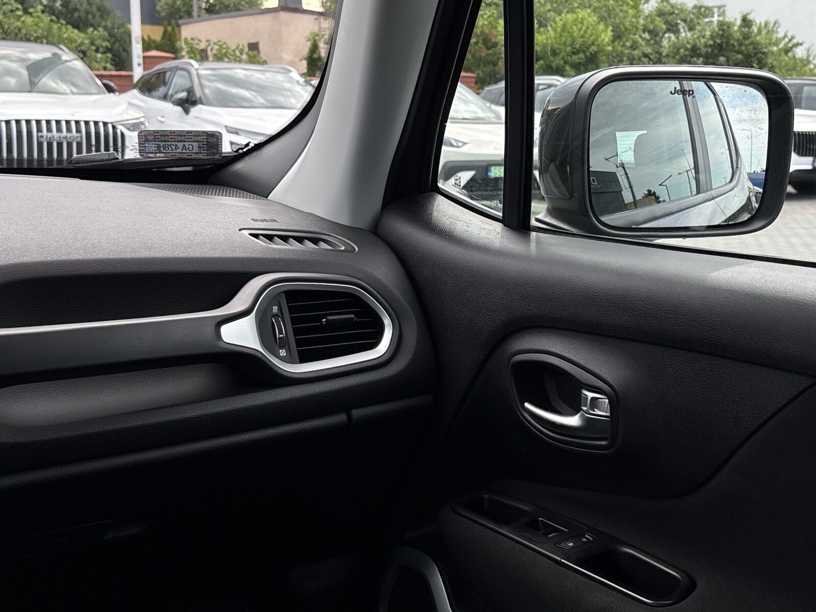 Jeep Renegade - zdjęcie 13