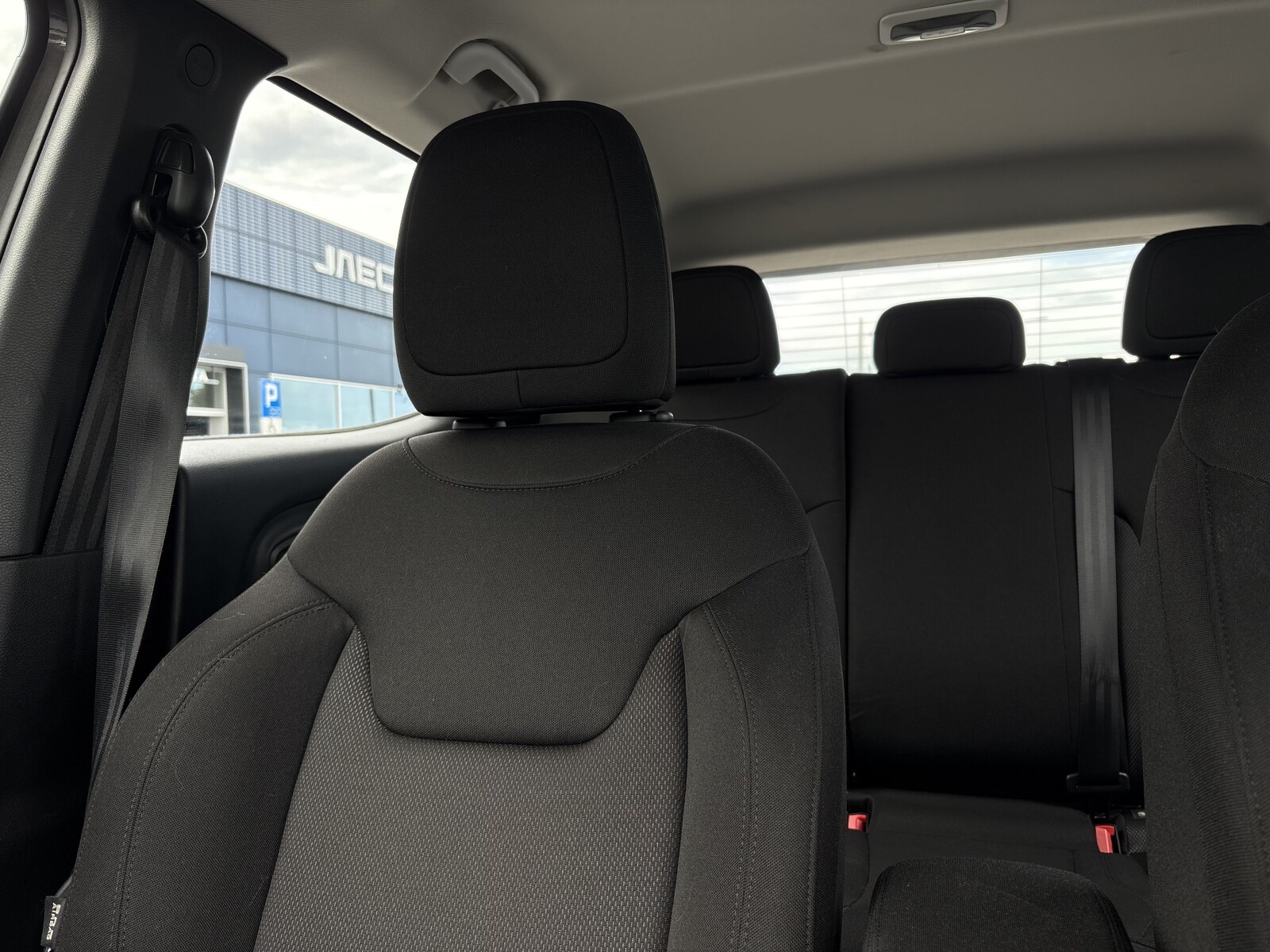 Jeep Renegade - zdjęcie 14