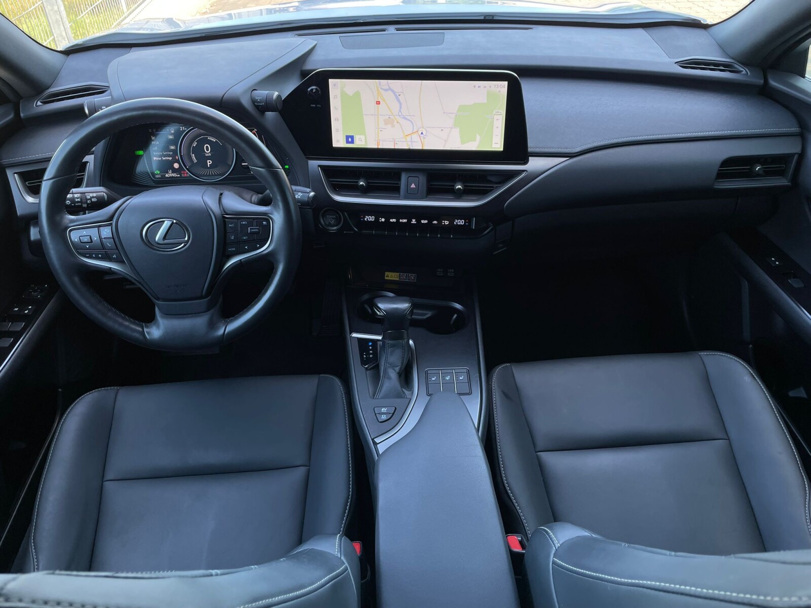 Lexus UX 250H - zdjęcie 14