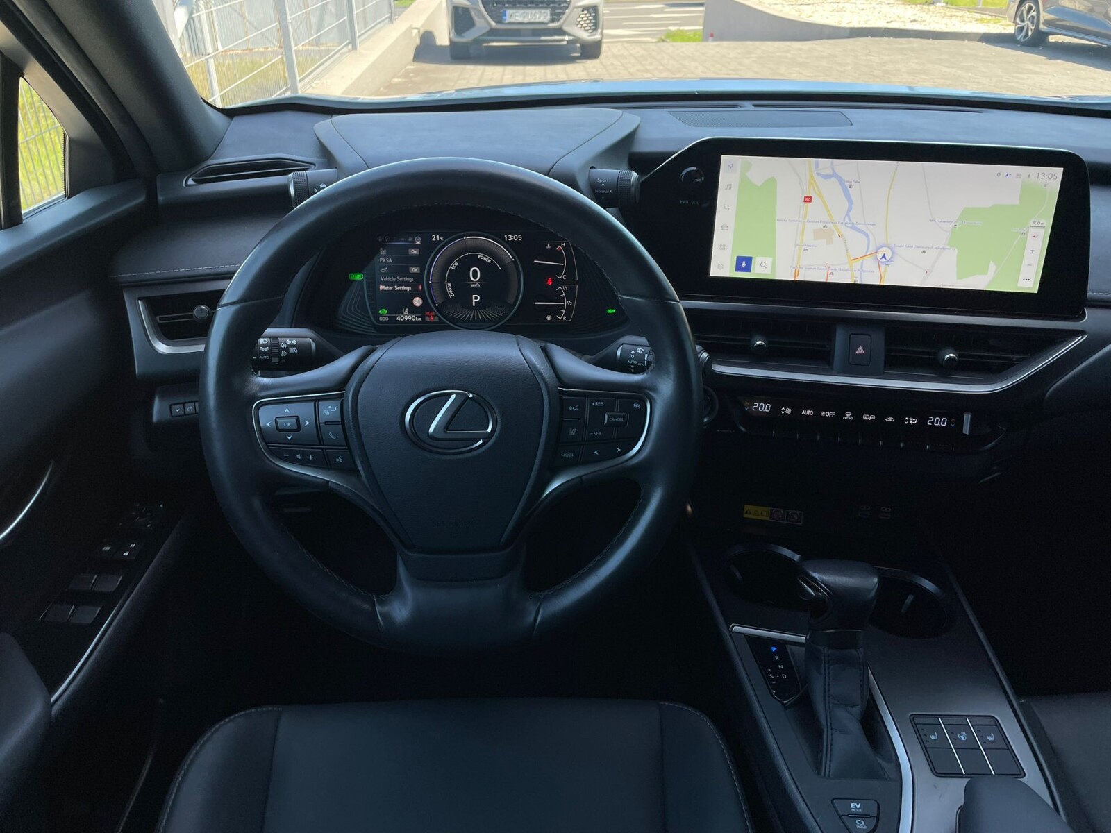 Lexus UX 250H - zdjęcie 16