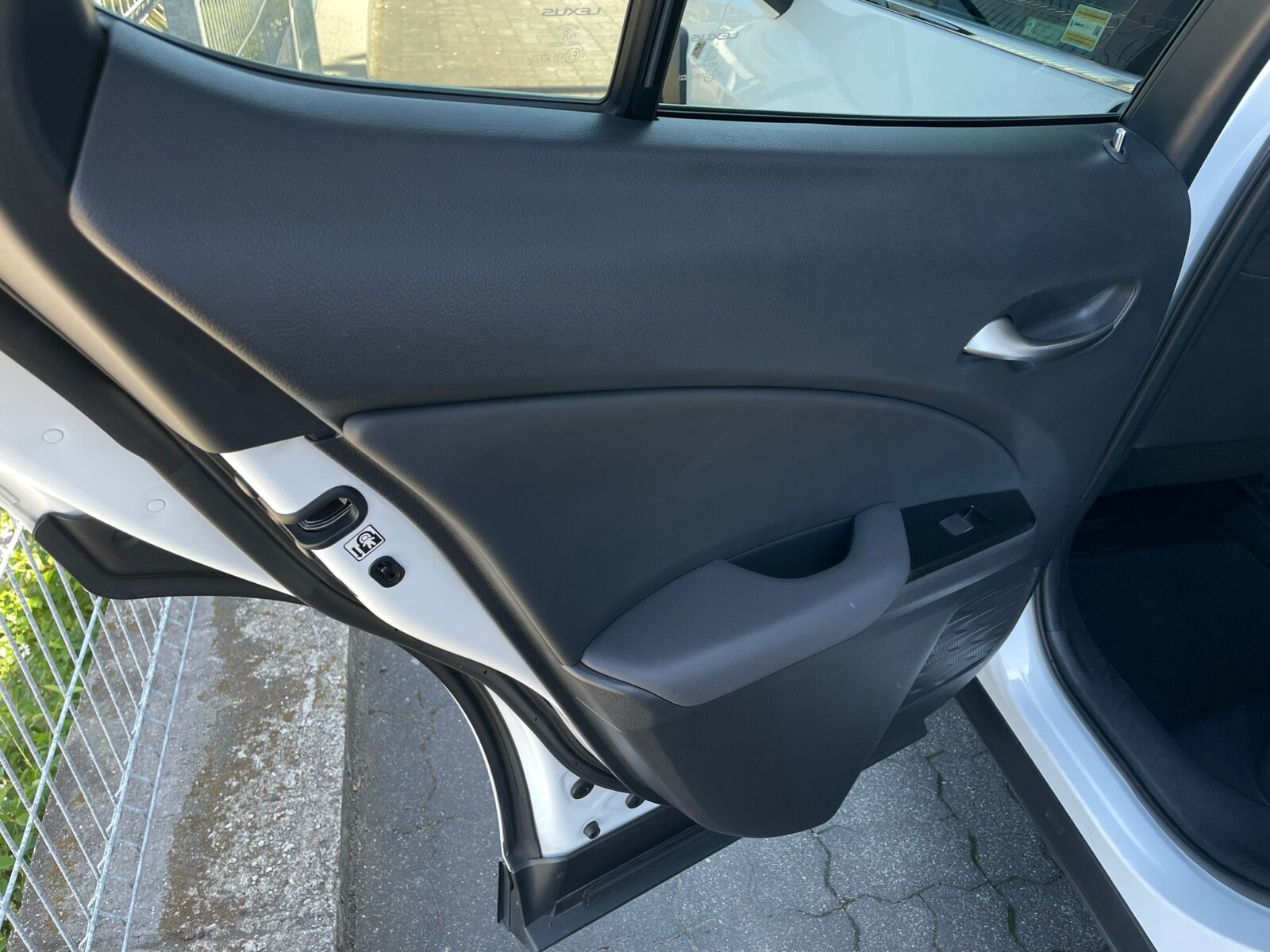 Lexus UX 250H - zdjęcie 10