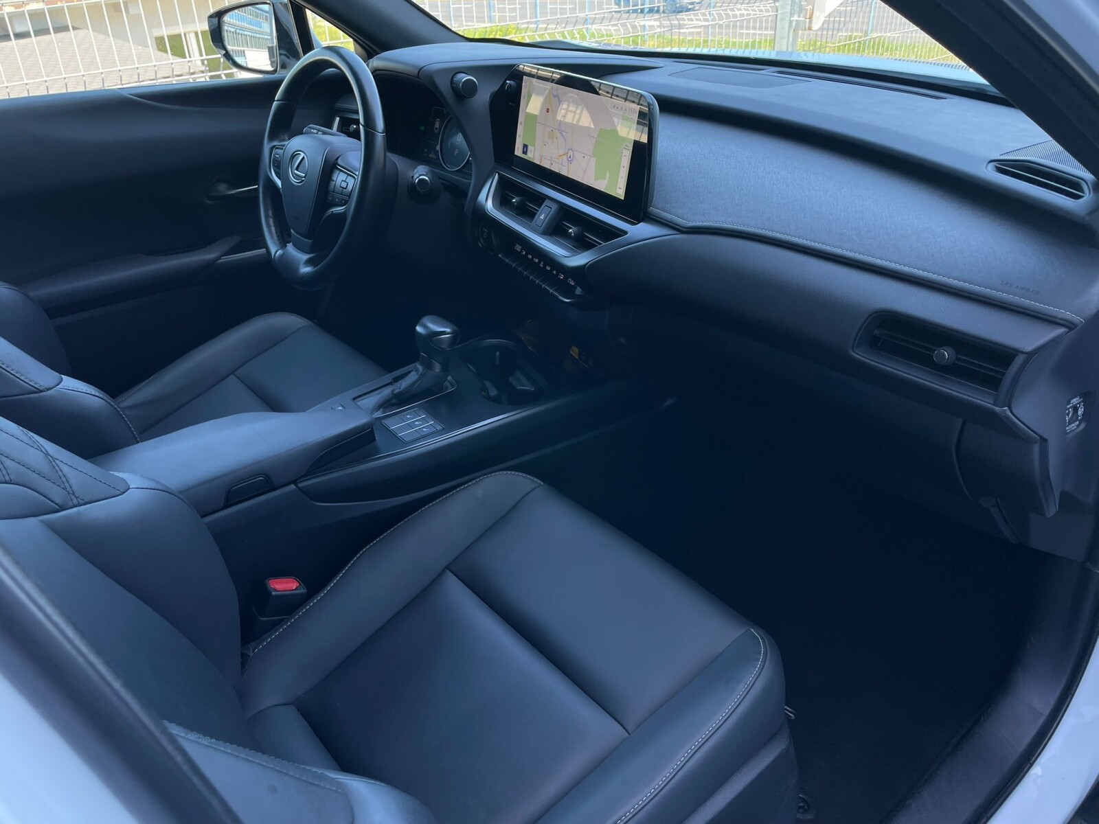 Lexus UX 250H - zdjęcie 20