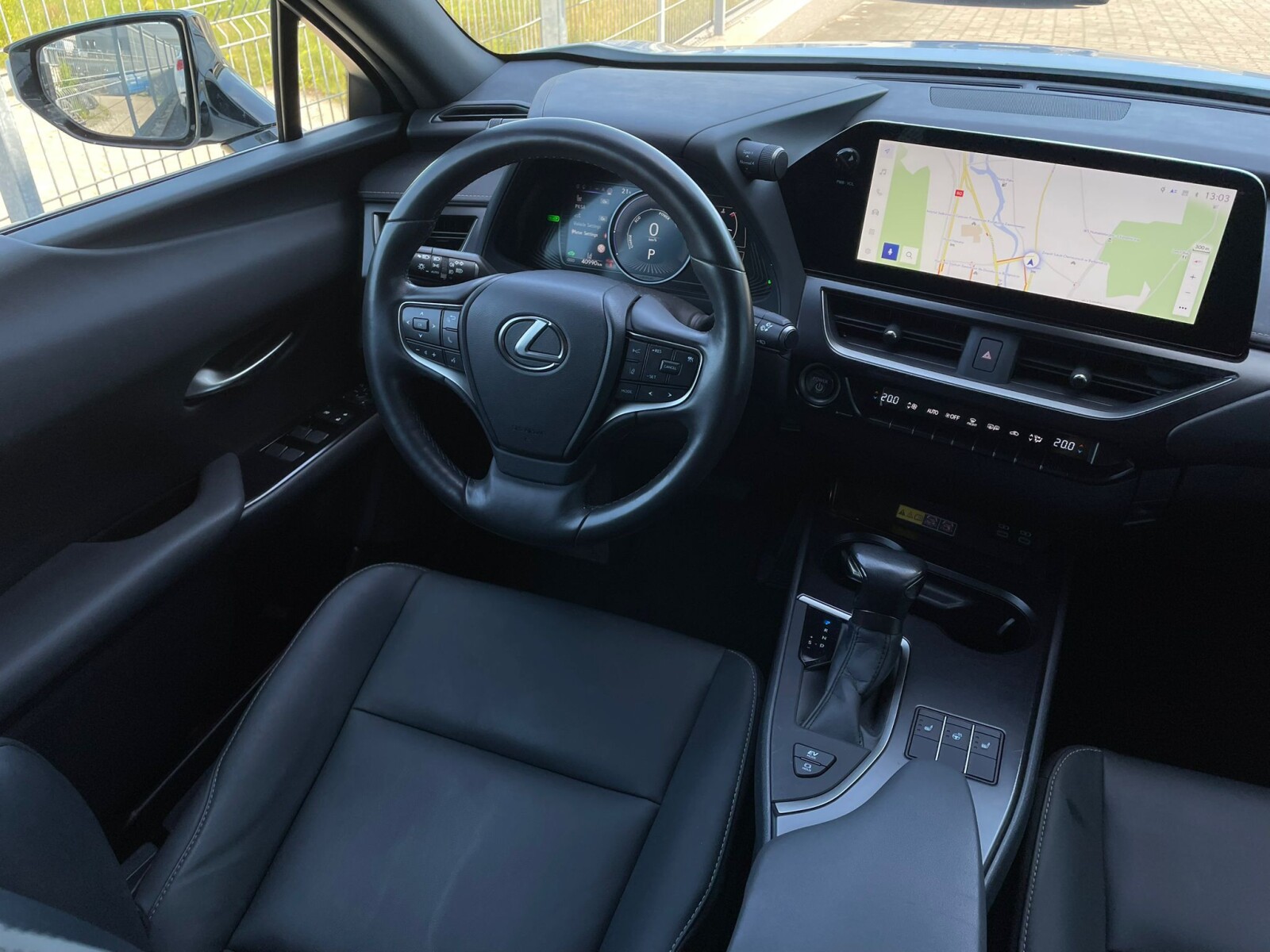 Lexus UX 250H - zdjęcie 13