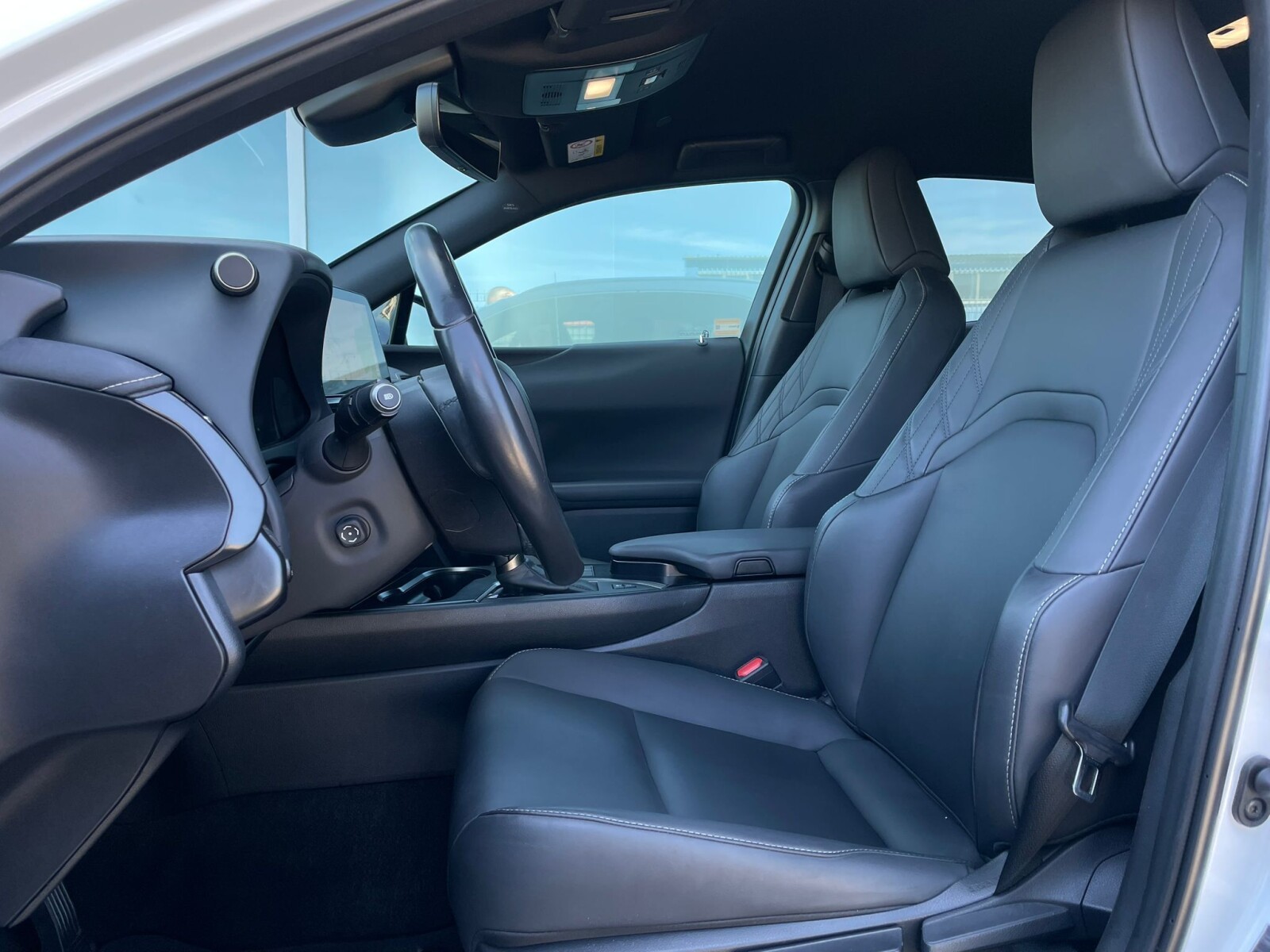 Lexus UX 250H - zdjęcie 19