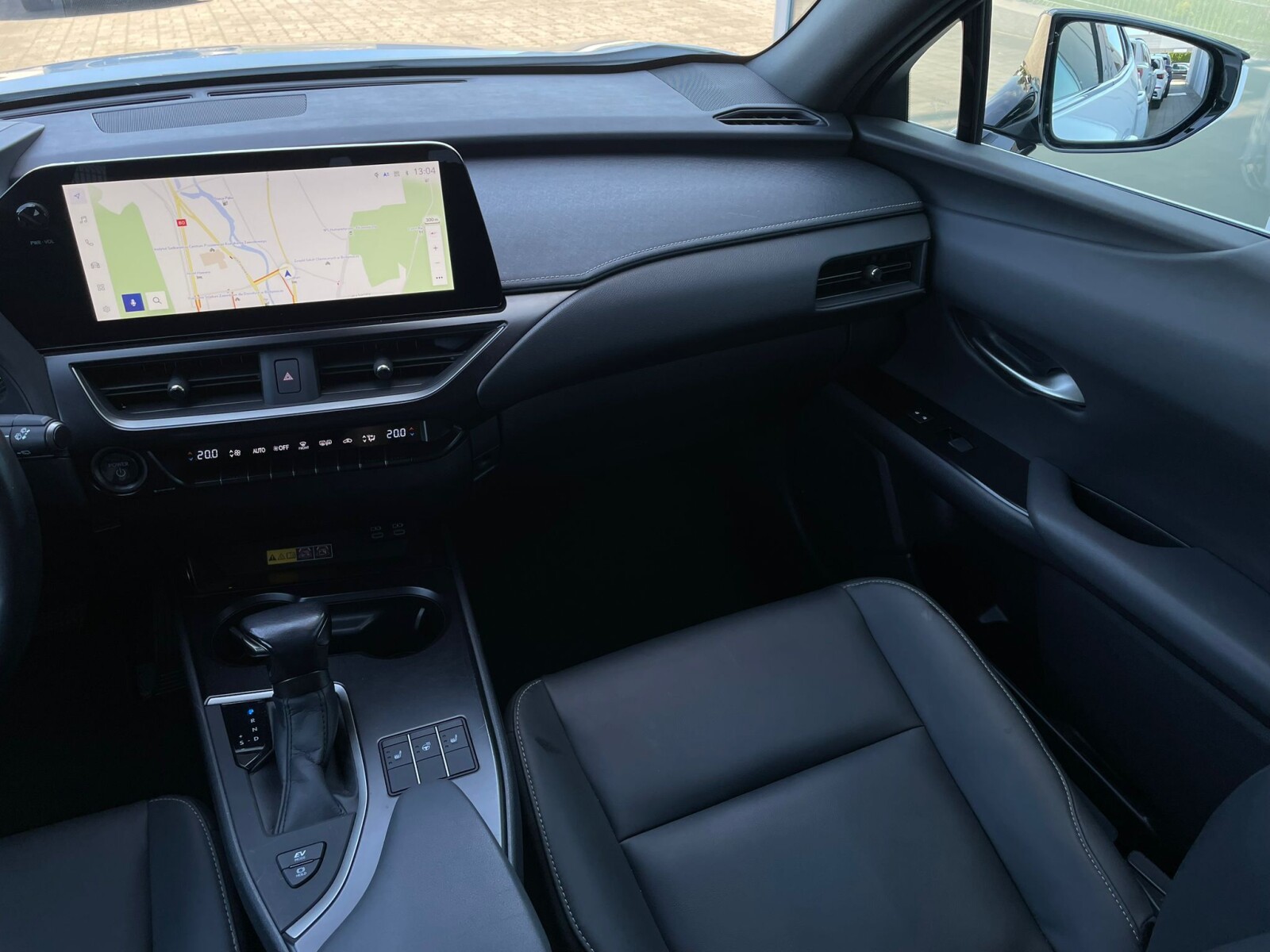 Lexus UX 250H - zdjęcie 15