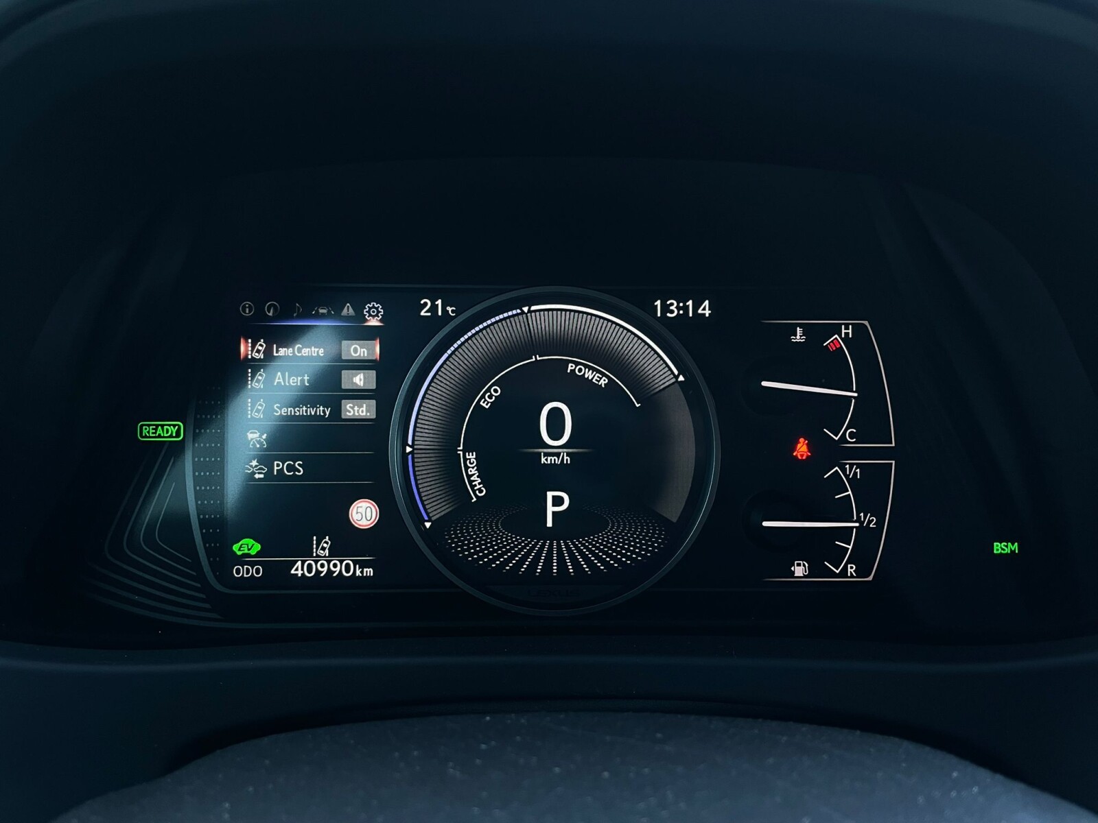 Lexus UX 250H - zdjęcie 24