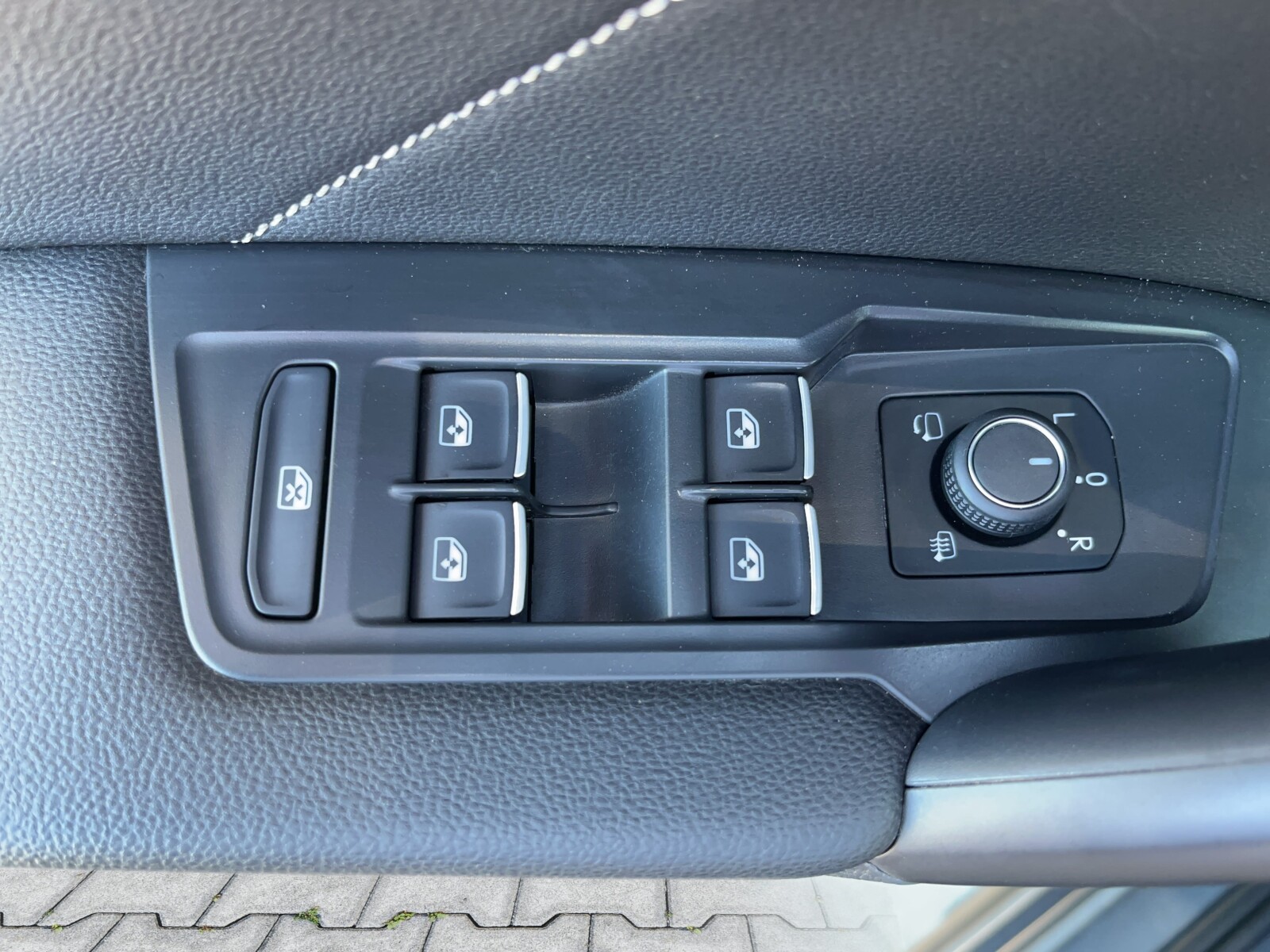 Volkswagen Tiguan Allspace - zdjęcie 19