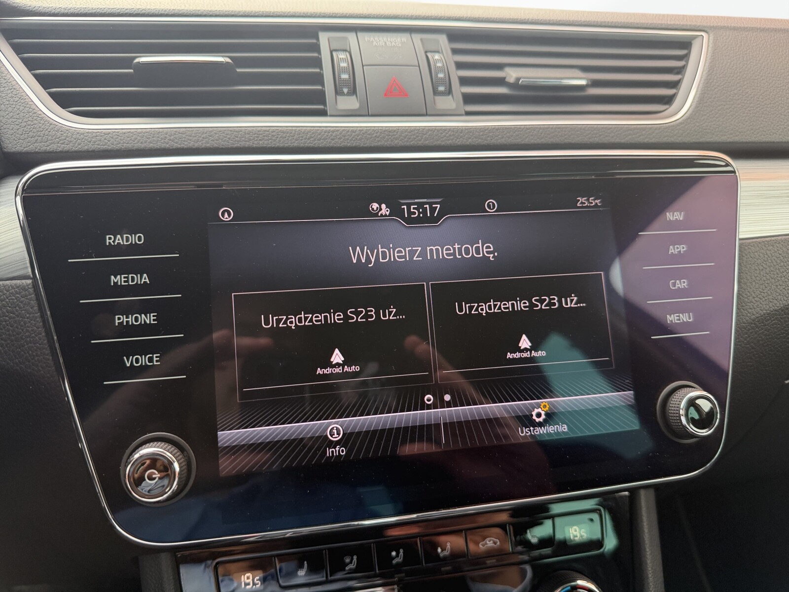 Škoda Superb - zdjęcie 25