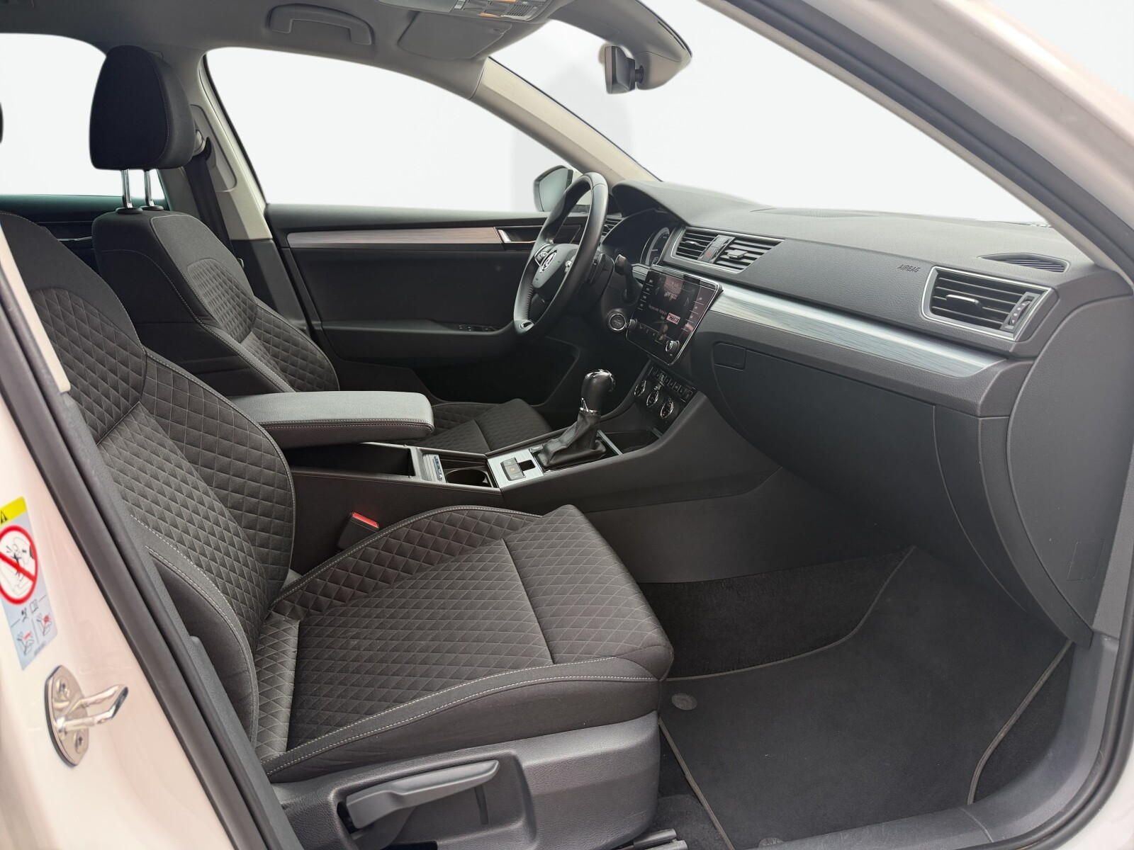 Škoda Superb - zdjęcie 35