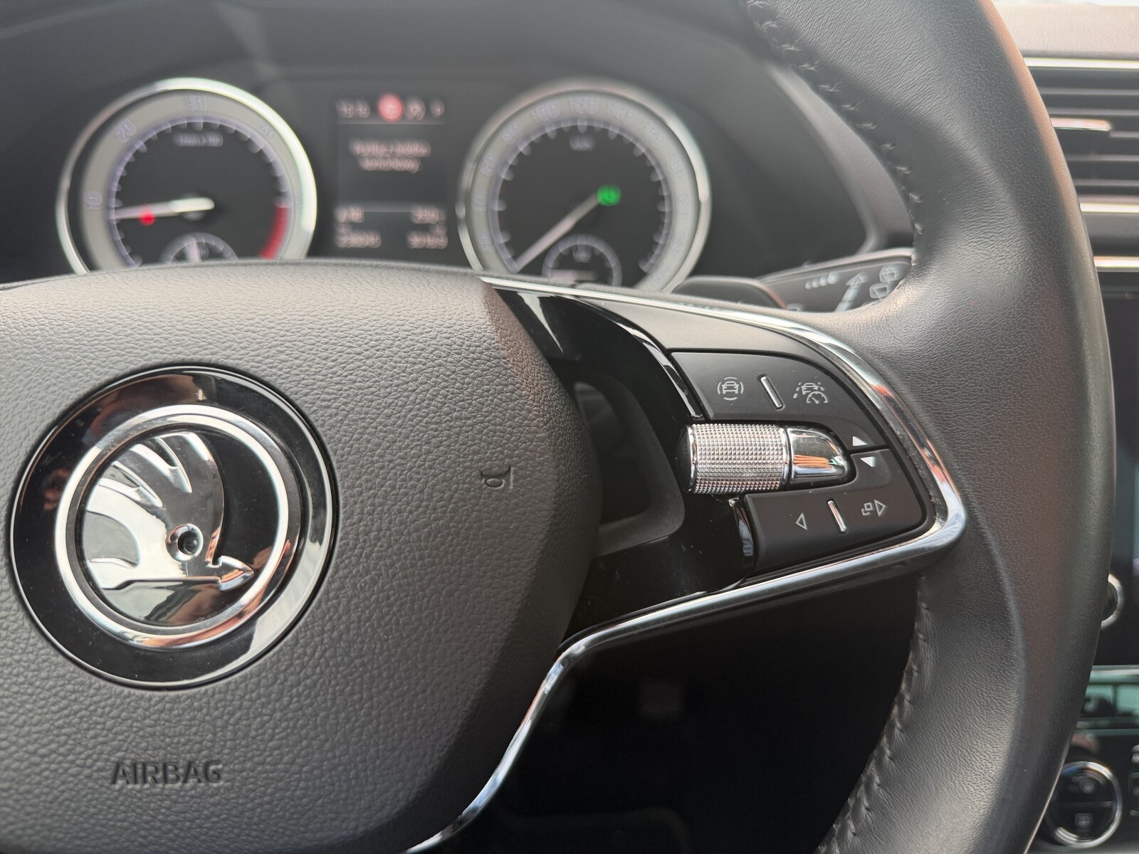 Škoda Superb - zdjęcie 16