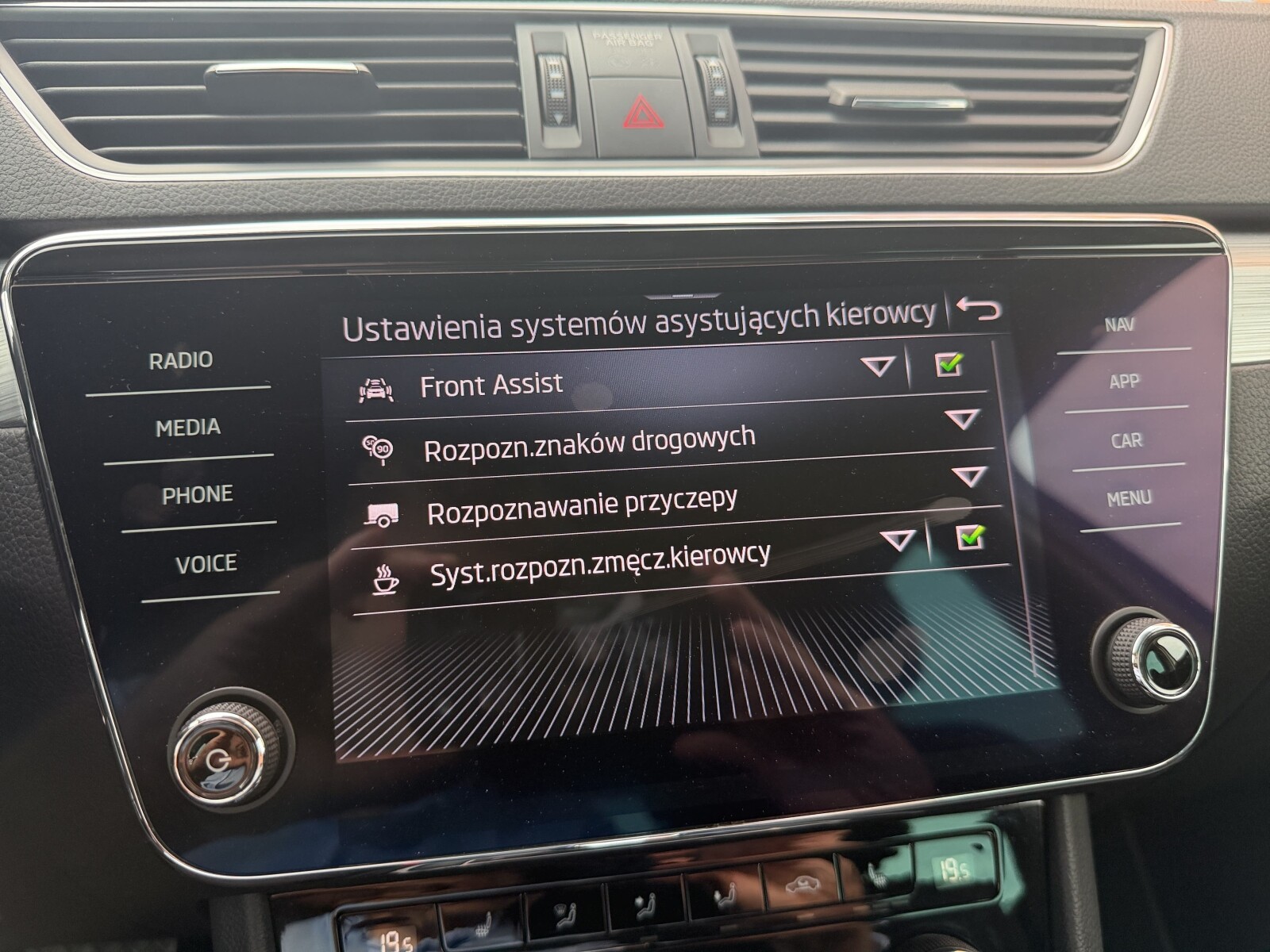Škoda Superb - zdjęcie 27