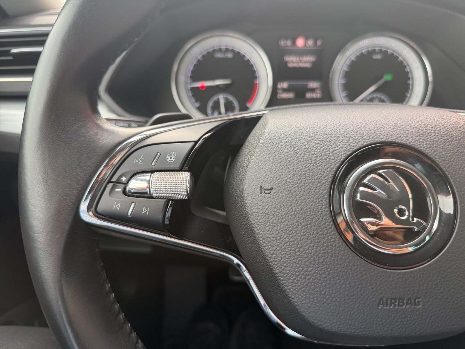 Škoda Superb - zdjęcie 15