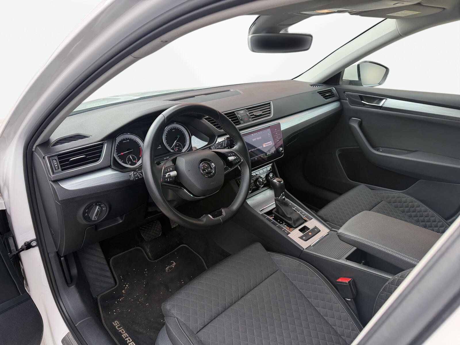 Škoda Superb - zdjęcie 9