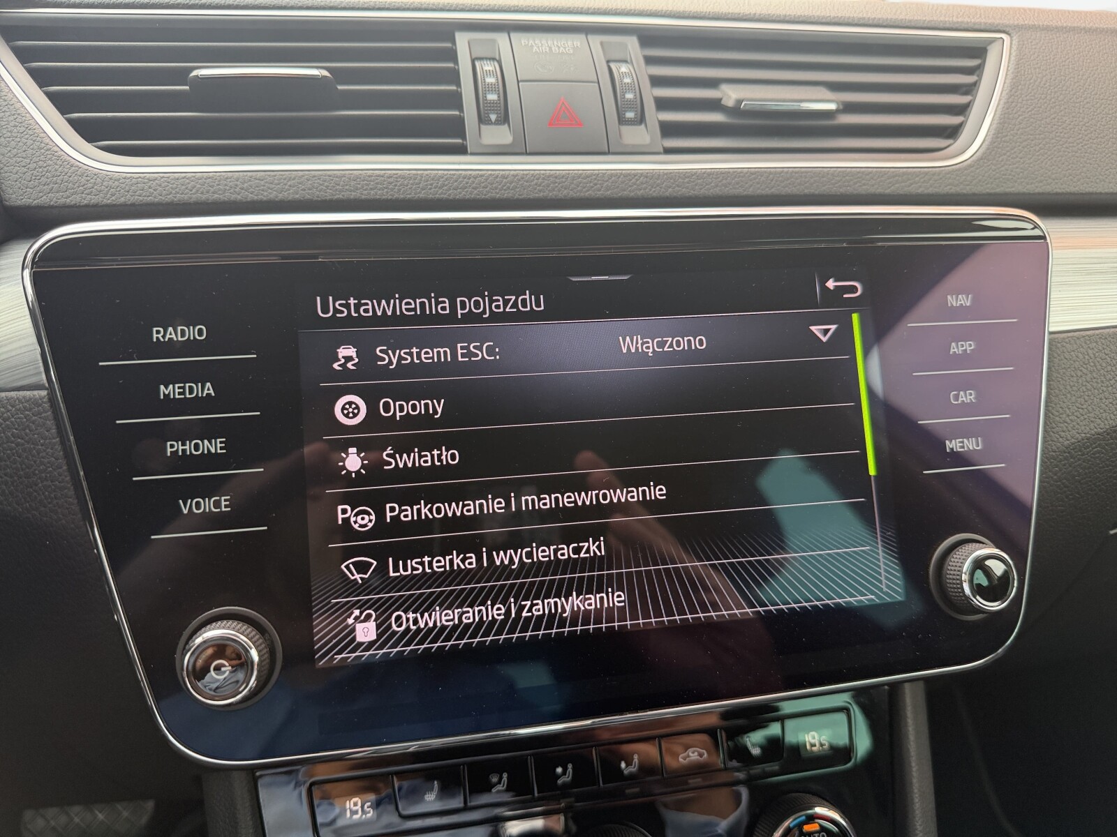 Škoda Superb - zdjęcie 26